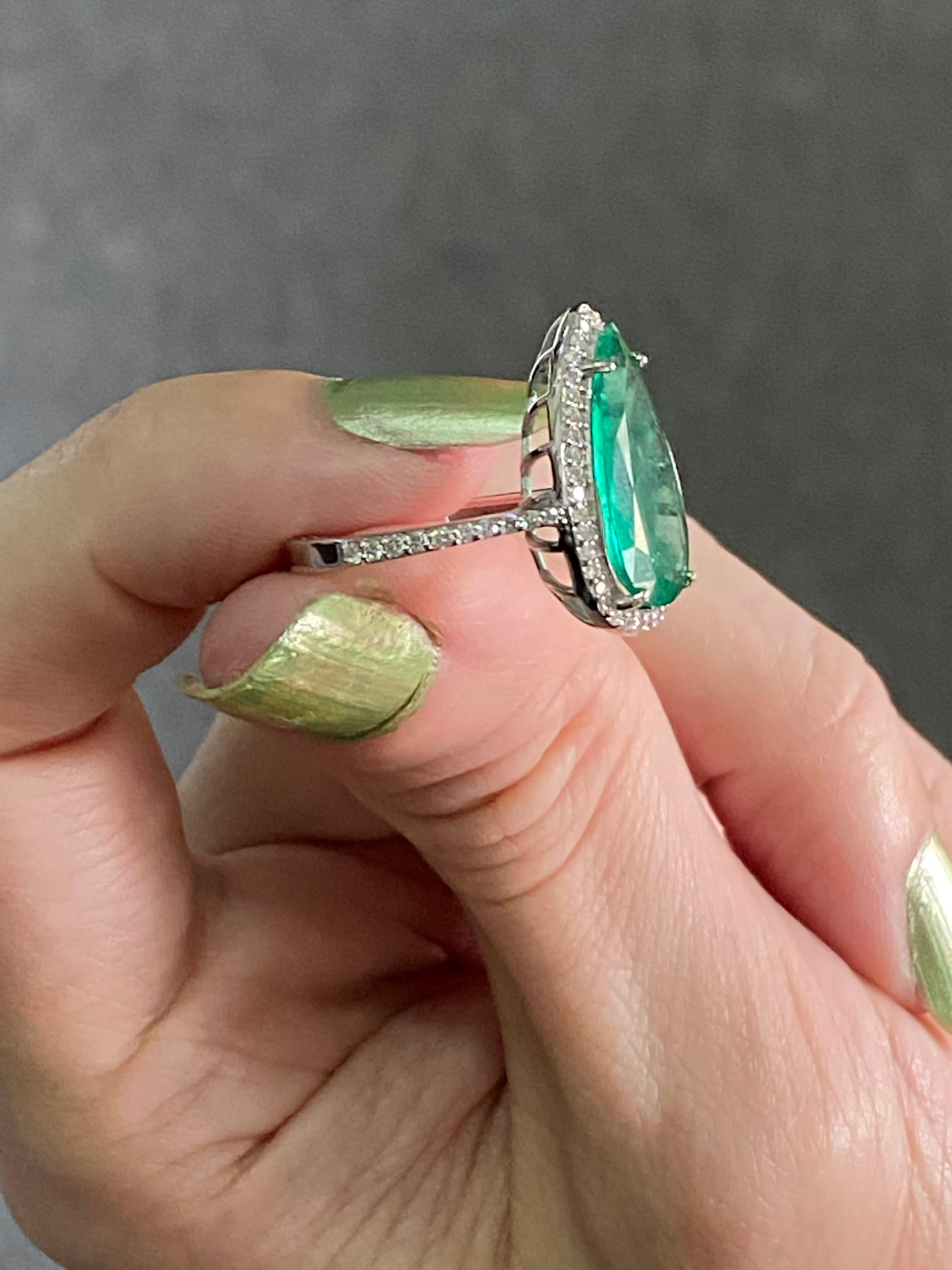 Certified 3.20 Carat Pear Shape Emerald and Diamond Engagement Ring For Sale 5
