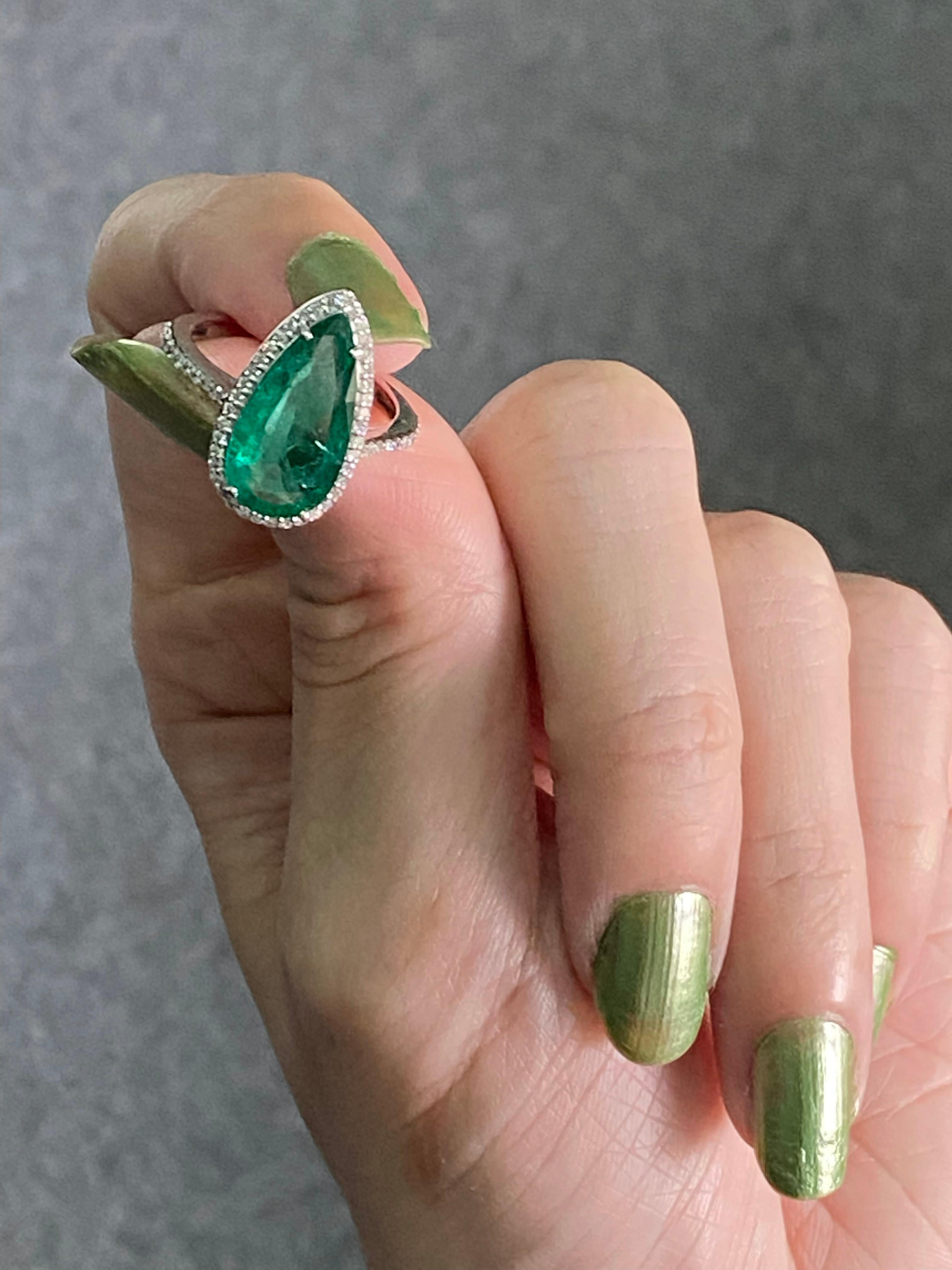 Certified 3.20 Carat Pear Shape Emerald and Diamond Engagement Ring For Sale 2