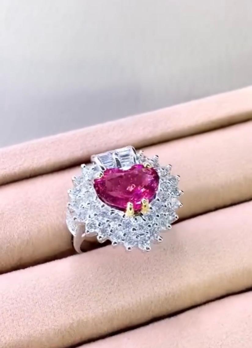 Certified 3.20 Carat Rubellite Tourmaline 1.90 Ct Diamonds 18K Gold Ring In New Condition For Sale In Massafra, IT