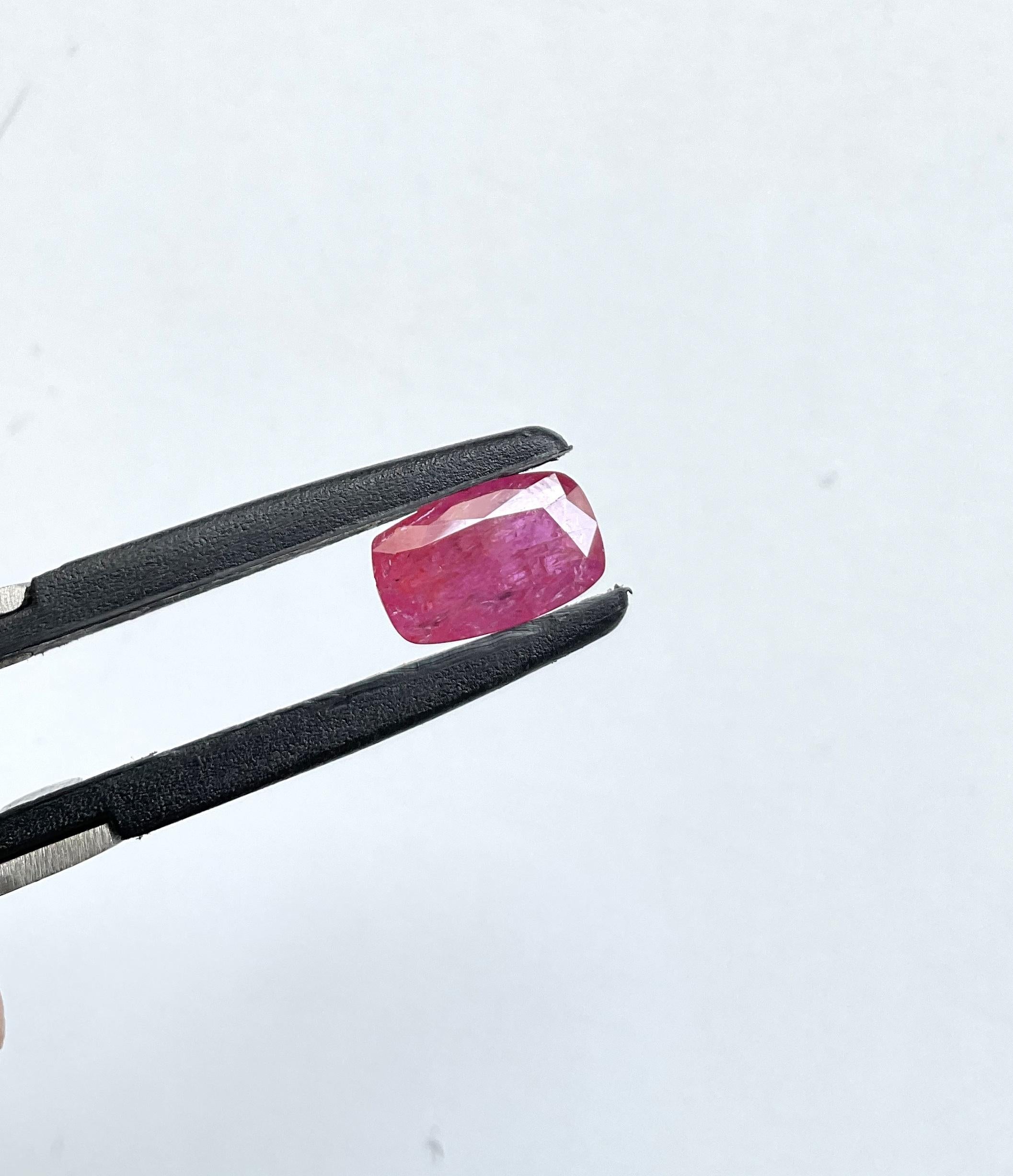 Certified 3.27 Carats Mozambique Ruby Cushion Faceted Cut stone No Heat Natural For Sale 1
