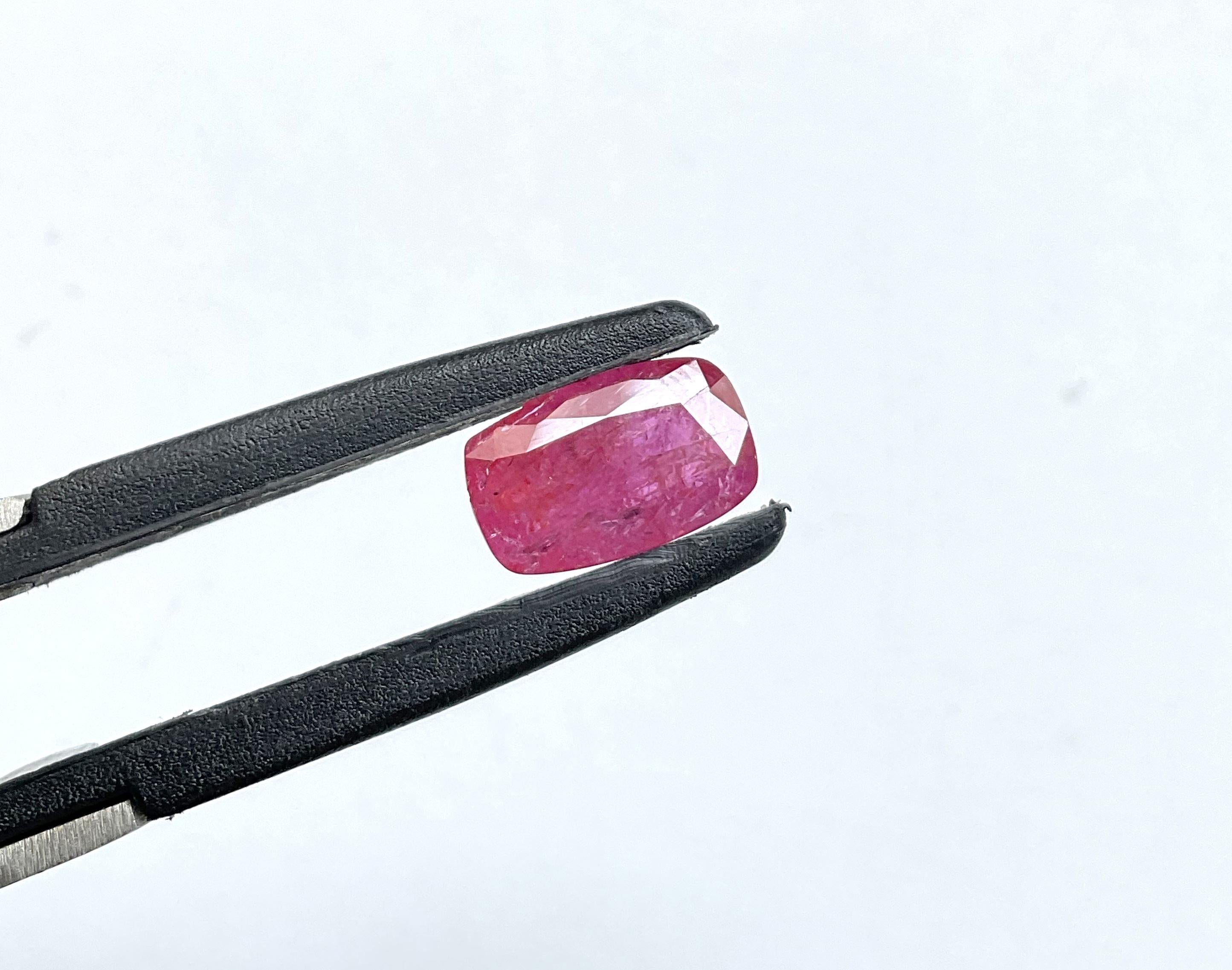 Certified 3.27 Carats Mozambique Ruby Cushion Faceted Cut stone No Heat Natural For Sale 2
