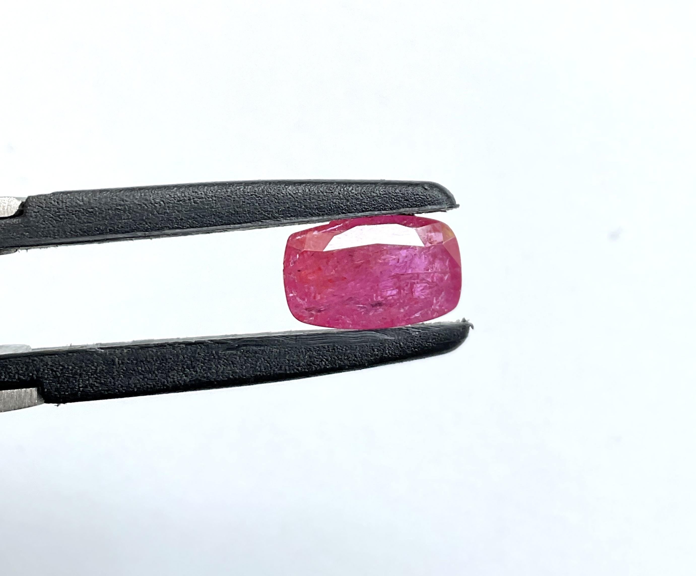 Certified 3.27 Carats Mozambique Ruby Cushion Faceted Cut stone No Heat Natural For Sale 3
