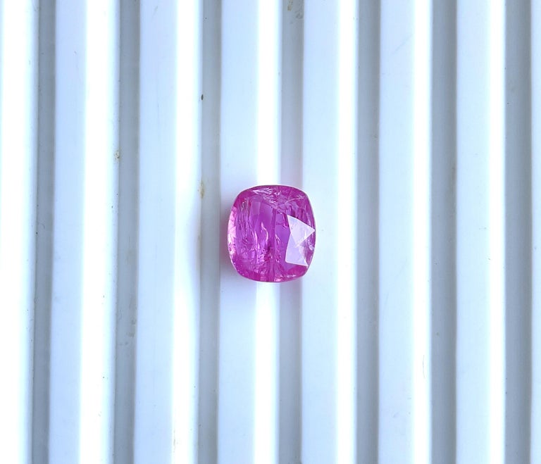 Rubis Naturel Du Mozambique 9,77 Carats - Certifié GIL, Taille Ovale