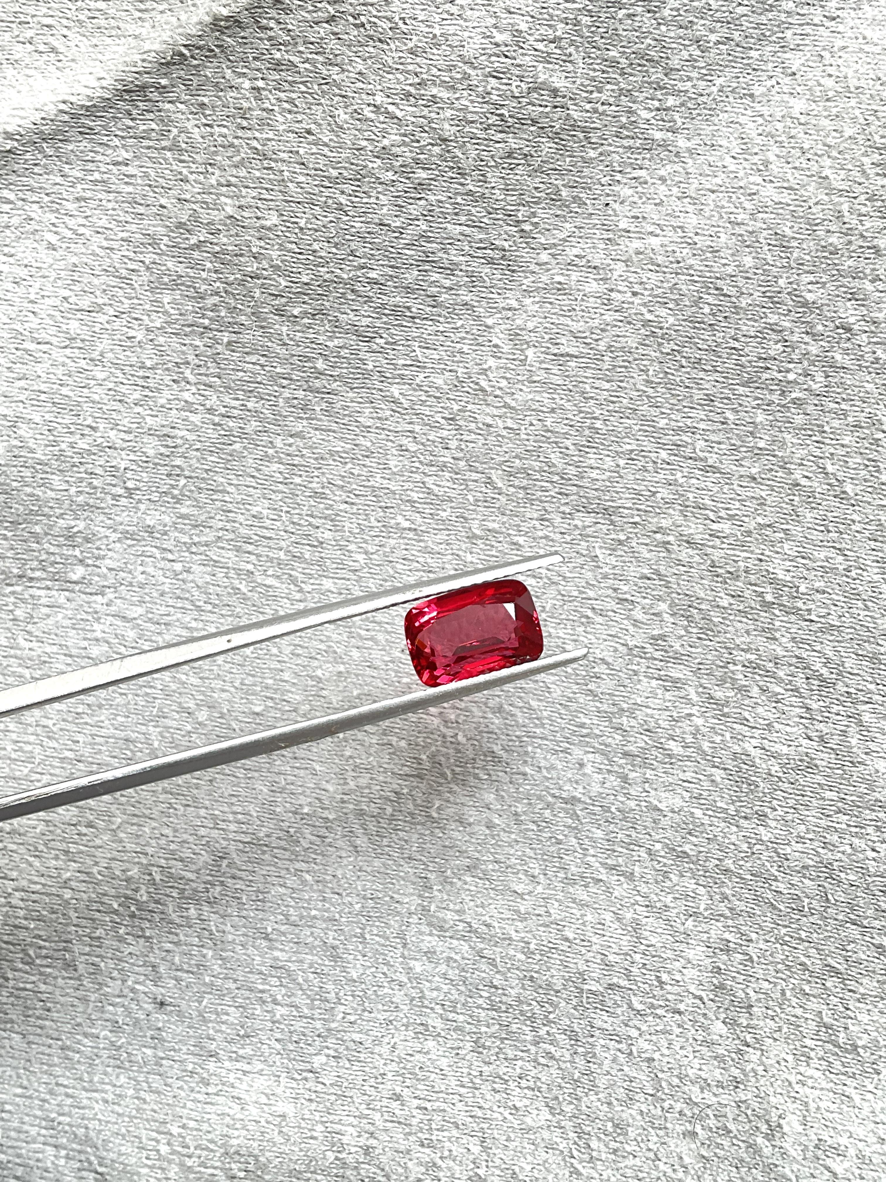 Cushion Cut Certified 3.28 Cts vivid red Burmese spinel cutstone natural gem quality spinel For Sale