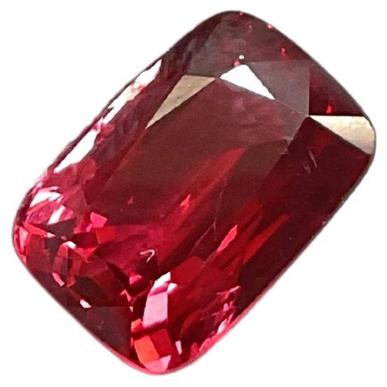 Certified 3.28 Cts vivid red Burmese spinel cutstone natural gem quality spinel For Sale