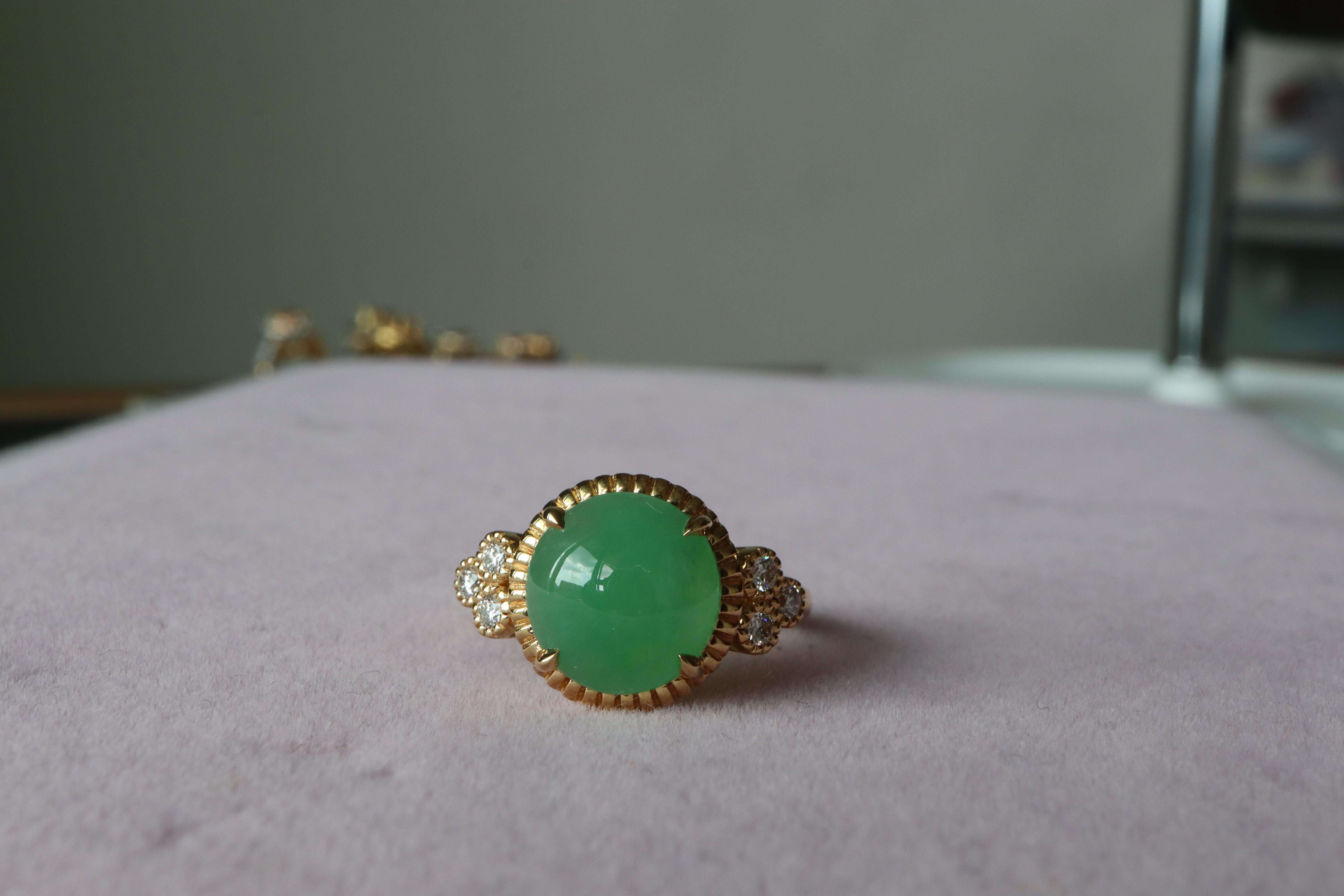 Zertifizierter 3,2 Karat Typ A burmesischer Jadeit-Jade-Ring mit natürlichen Diamanten im Zustand „Neu“ in Singapore, SG