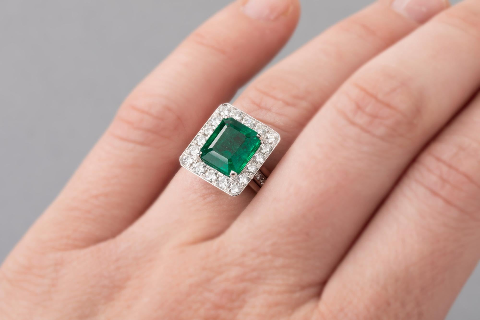 Certified 3.35 Carat Emerald French Ring For Sale 1