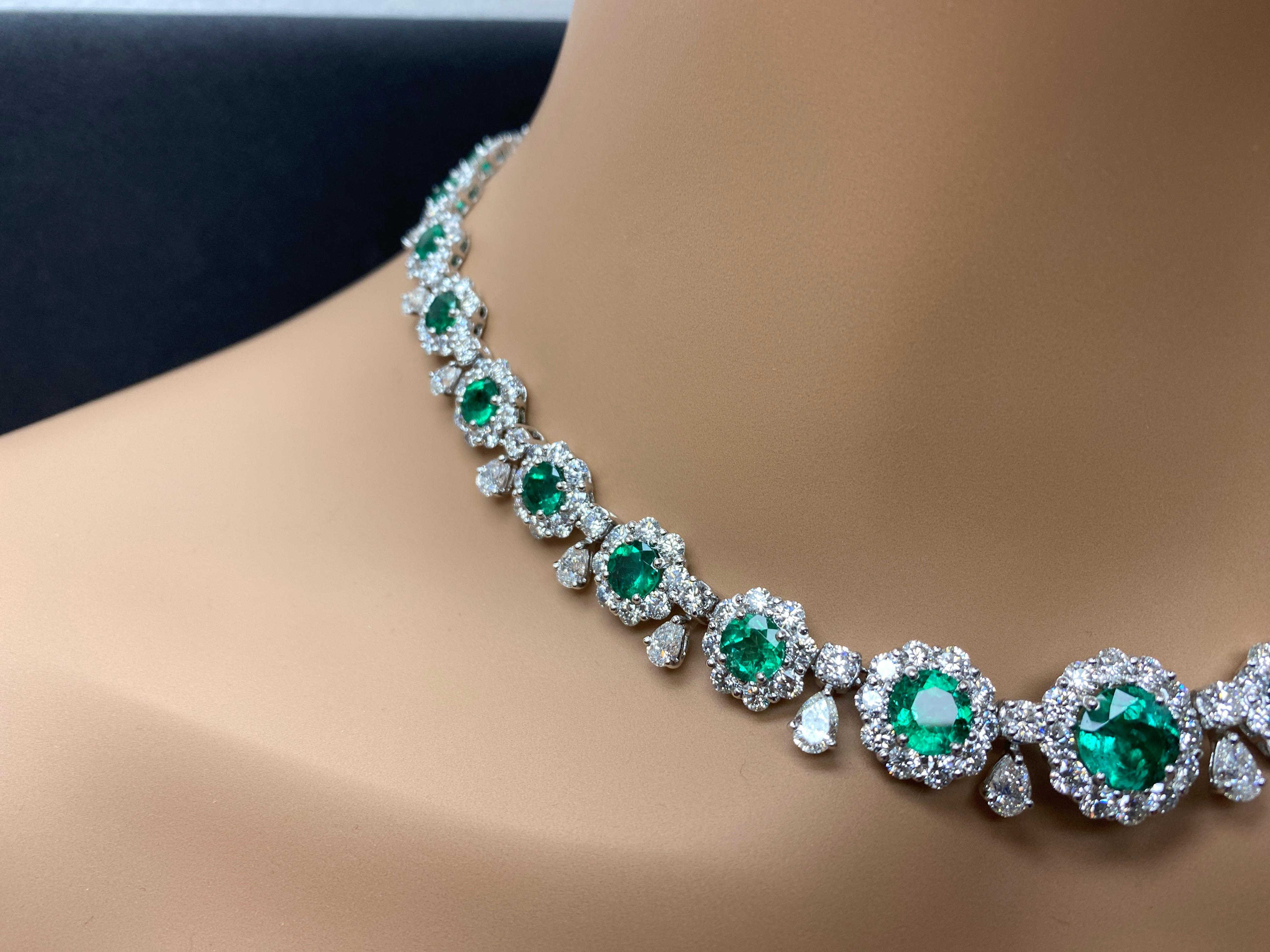 20.92 Carat Round shape Emeralds and Diamond Necklace in Platinum For Sale 7