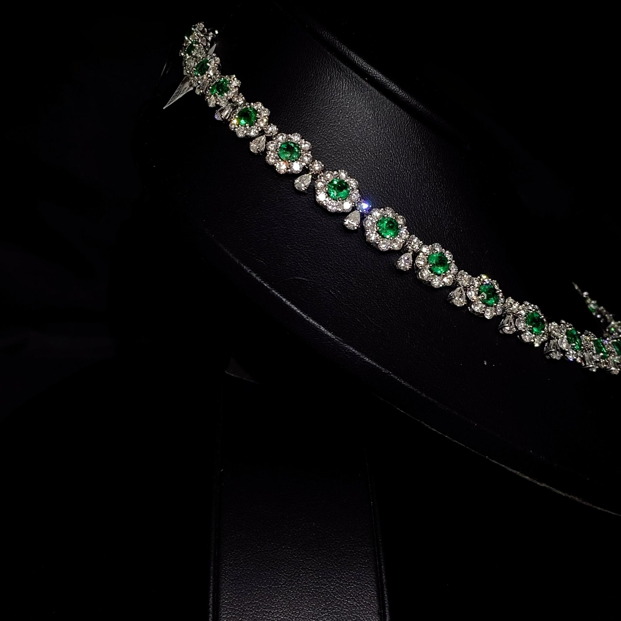 Contemporary 20.92 Carat Round shape Emeralds and Diamond Necklace in Platinum For Sale