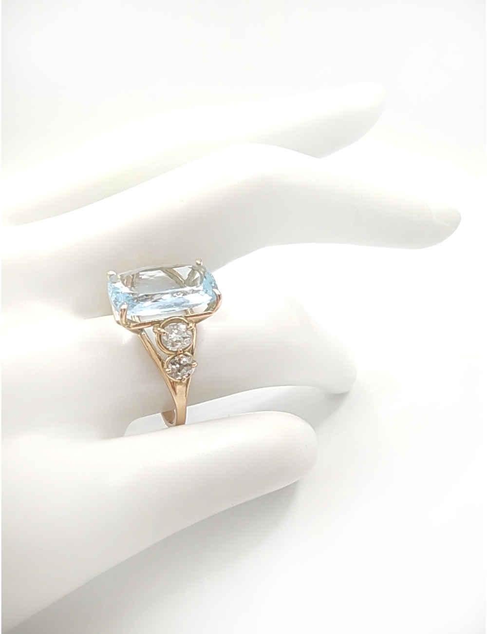 Asscher Cut Certified 3.44 carats Aquamarine Cocktail Ring - 14kt yellow Gold Handcrafted For Sale