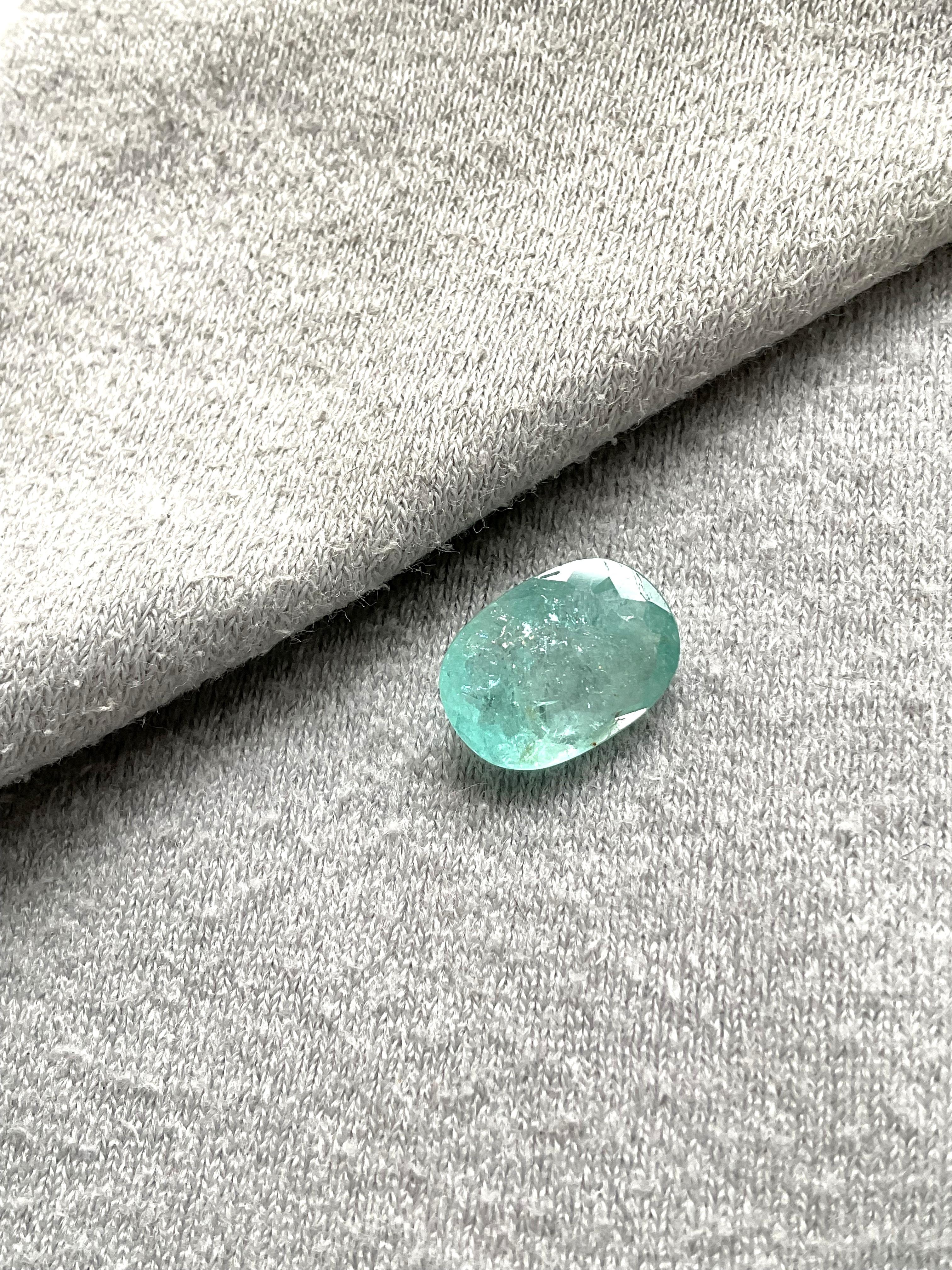 Certified 3.47 Carats Paraiba Tourmaline Oval Cut Stone for Fine Jewelry In New Condition For Sale In Jaipur, RJ