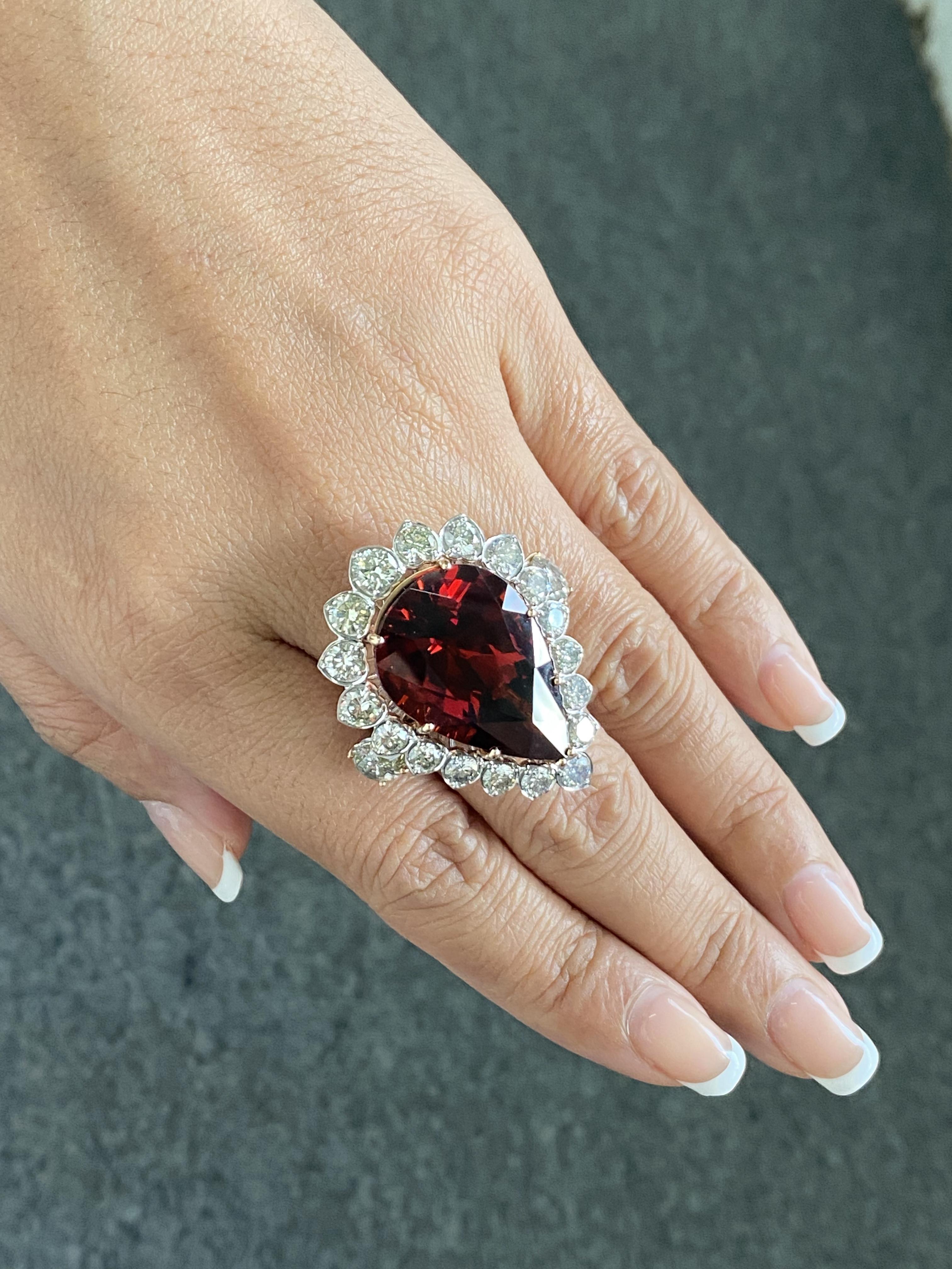 Certified 35 Carat Pear Shape Mandarin Garnet 18K Gold Cocktail Ring In New Condition For Sale In Bangkok, Thailand