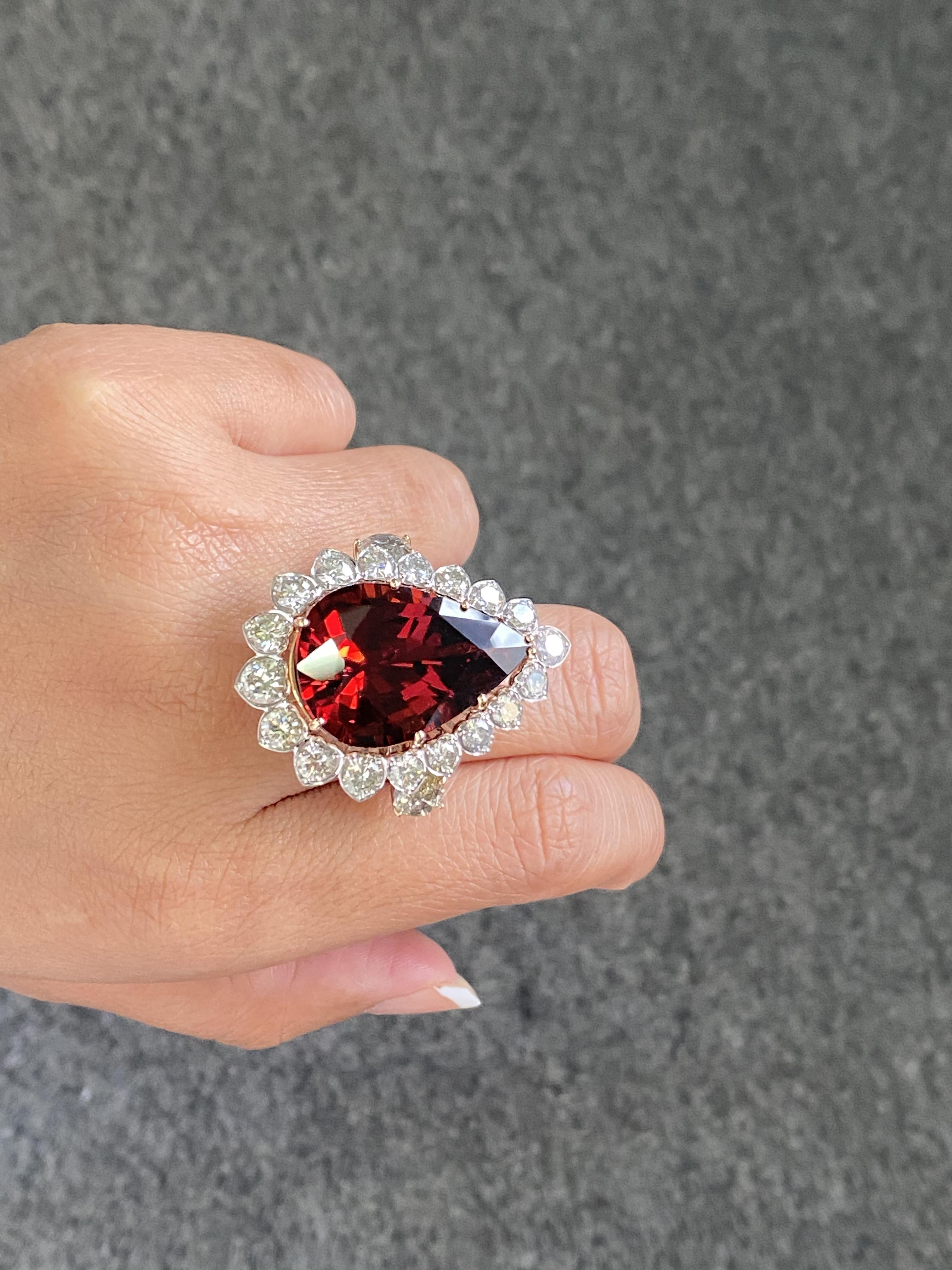 Women's Certified 35 Carat Pear Shape Mandarin Garnet 18K Gold Cocktail Ring For Sale