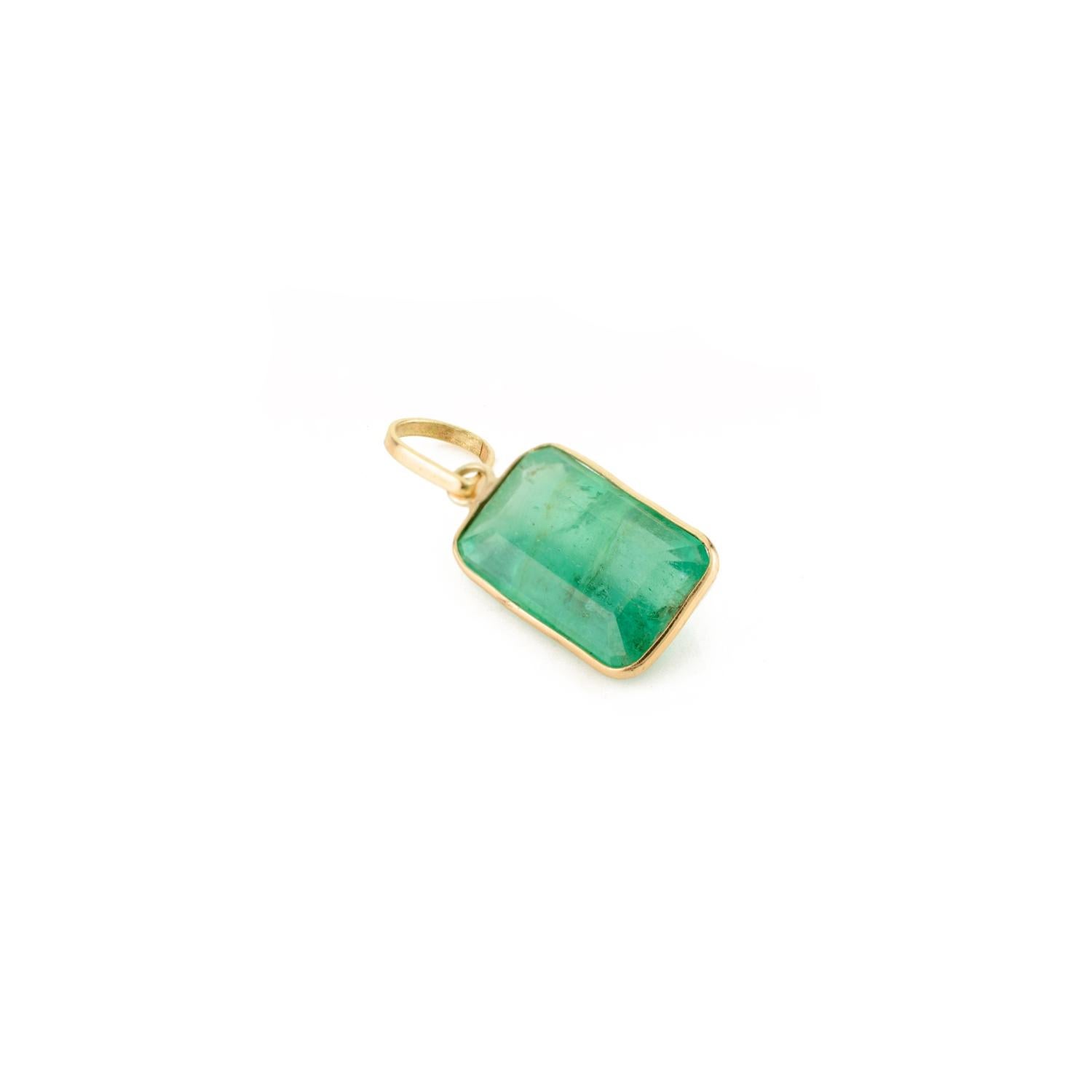 Pendentif d'émeraude taille octogonale certifiée 3,52 carats en or jaune 14 carats Pour femmes en vente