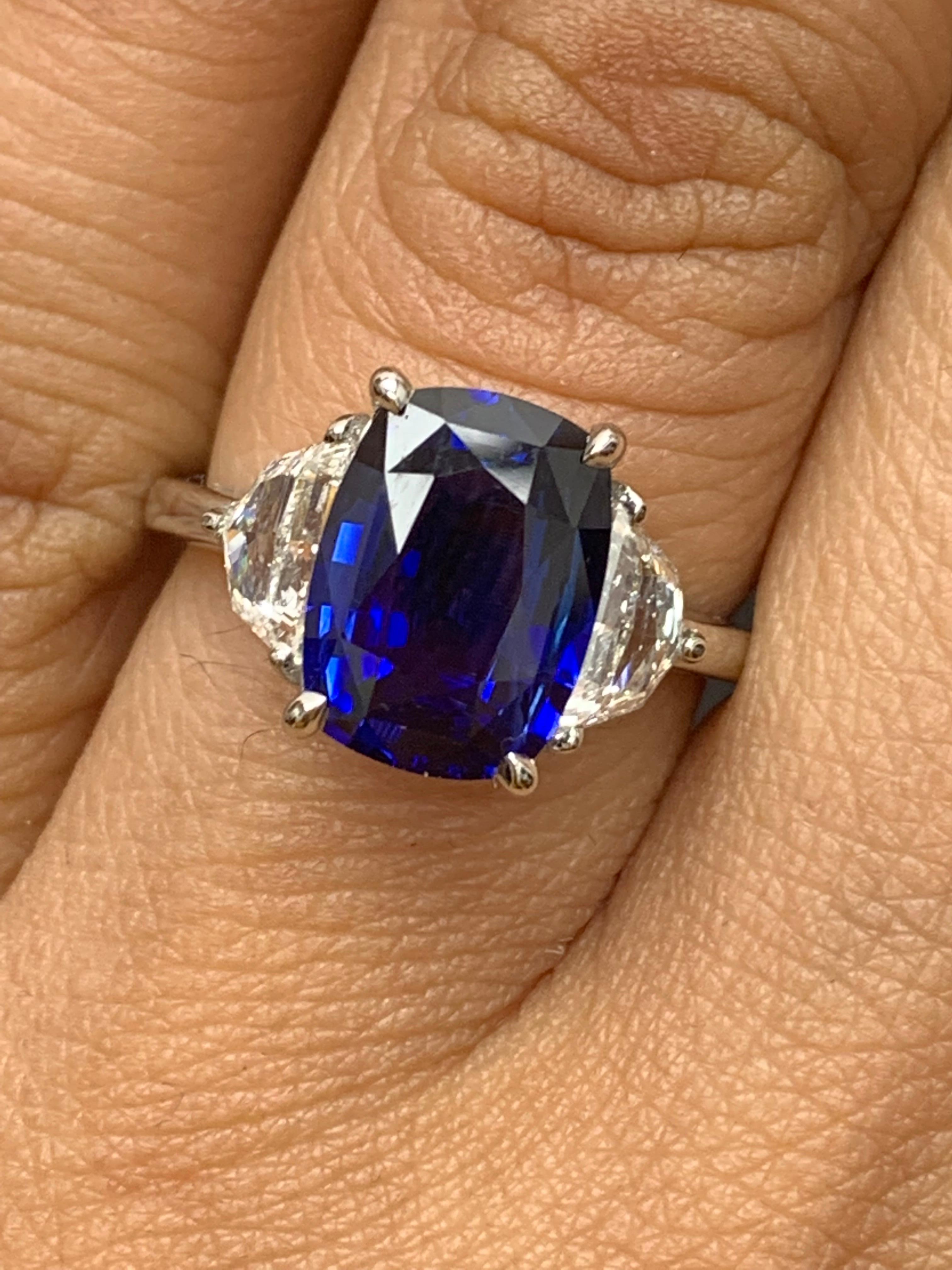 Certified 3.54 Carat Cushion Cut Blue Sapphire Diamond 3-Stone Ring in Platinum For Sale 5