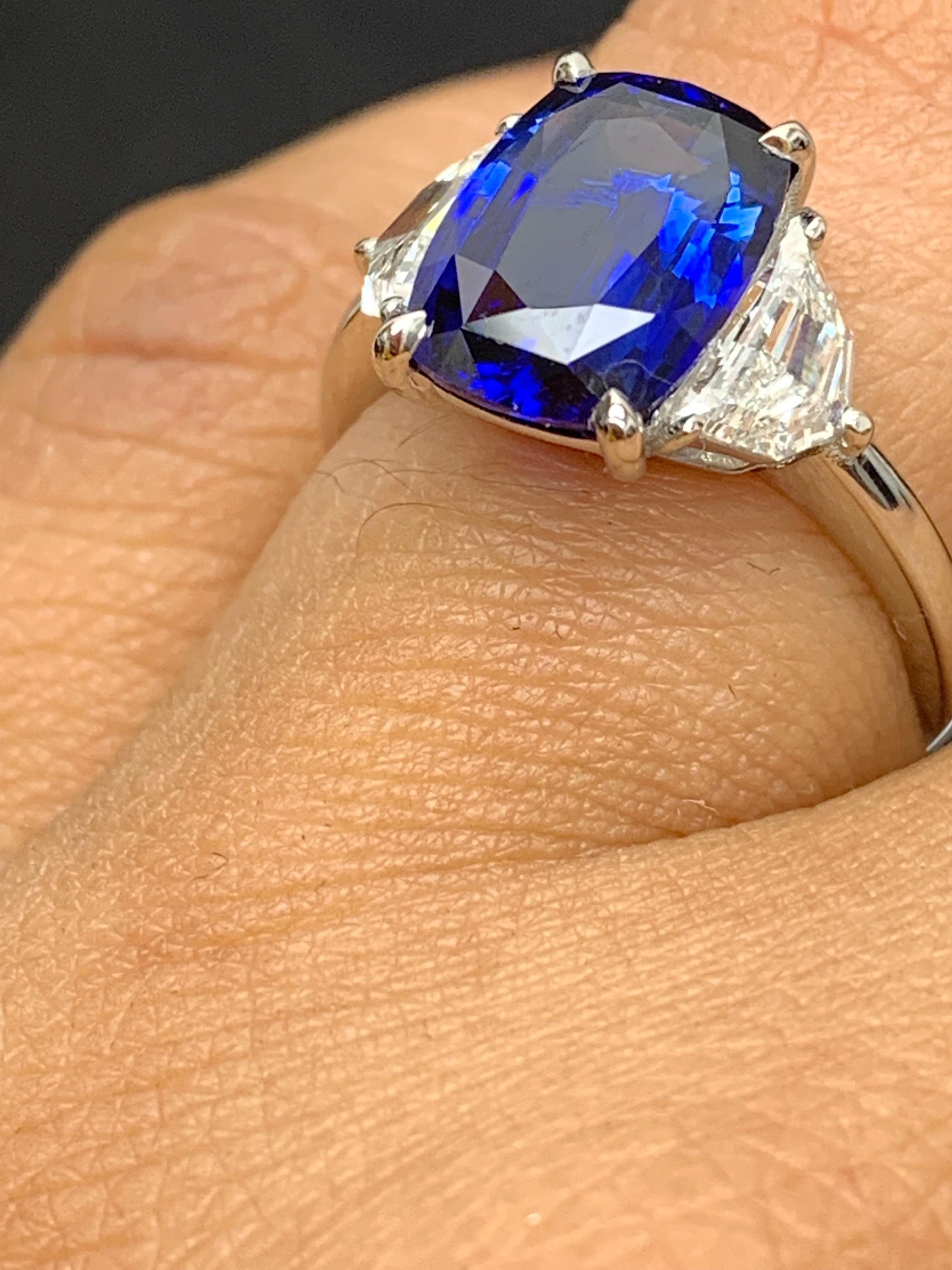 Certified 3.54 Carat Cushion Cut Blue Sapphire Diamond 3-Stone Ring in Platinum For Sale 7