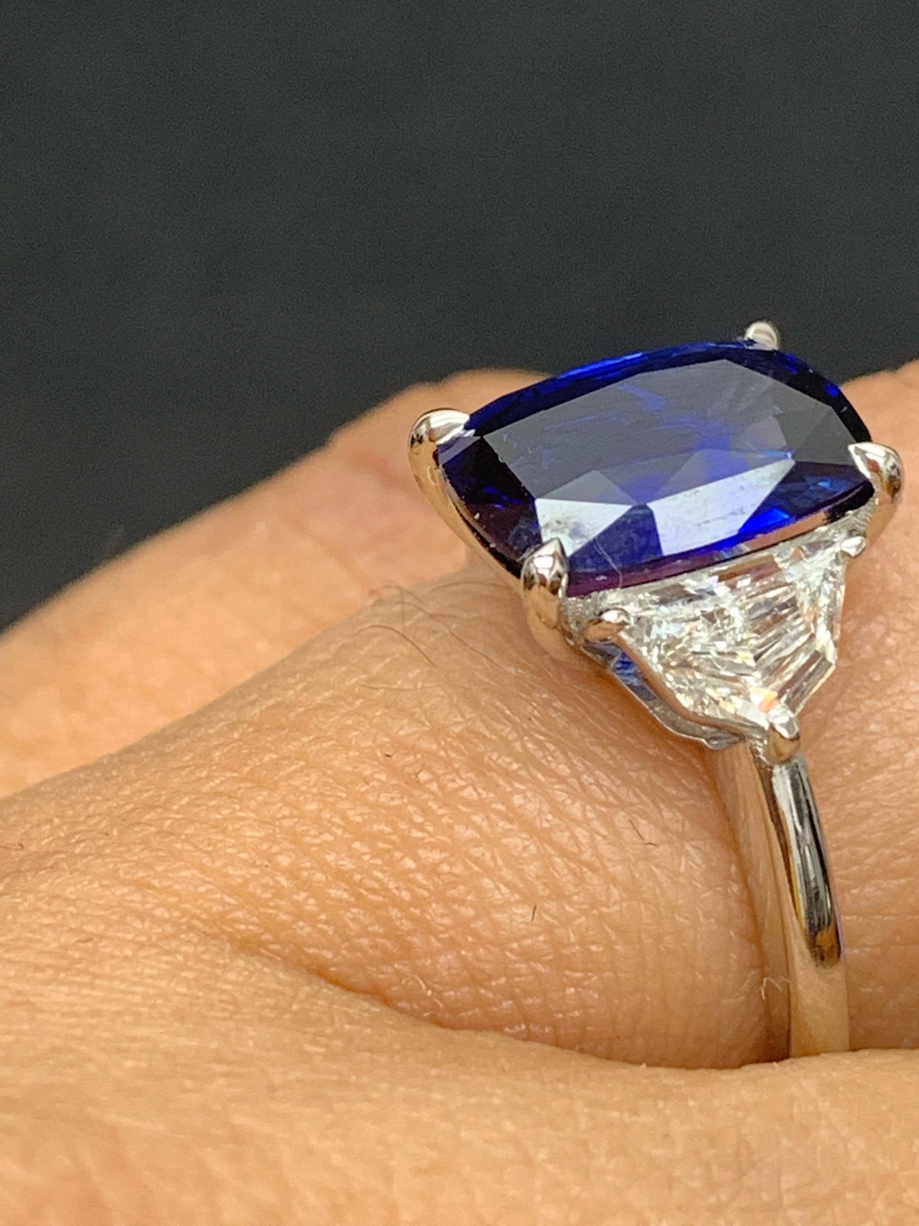 Certified 3.54 Carat Cushion Cut Blue Sapphire Diamond 3-Stone Ring in Platinum For Sale 8