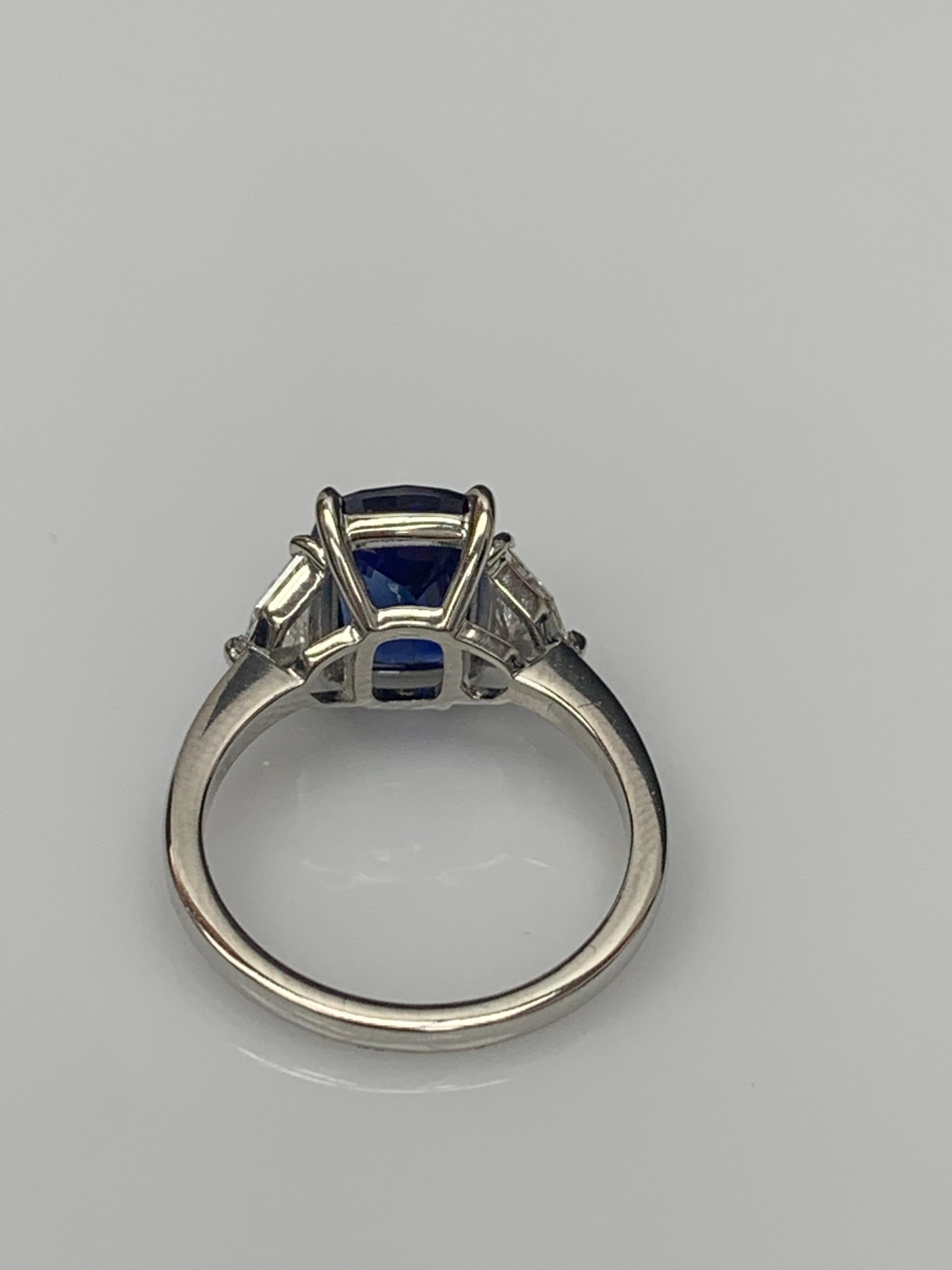 Certified 3.54 Carat Cushion Cut Blue Sapphire Diamond 3-Stone Ring in Platinum For Sale 4