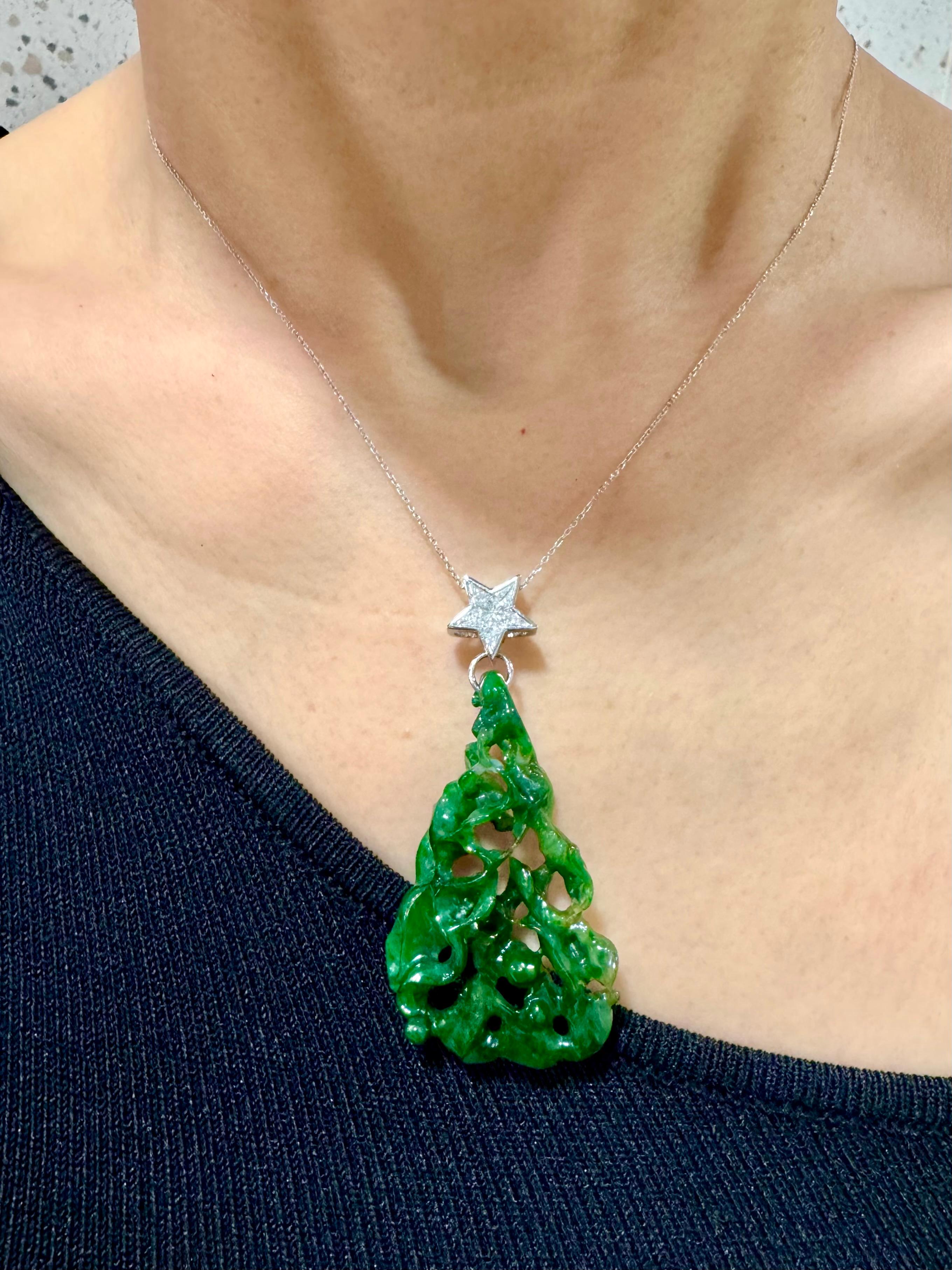 Pendentif étoile certifié 35,67 carats en jade, vert d' Evergreen Tree et diamants Le plus unique en vente 5