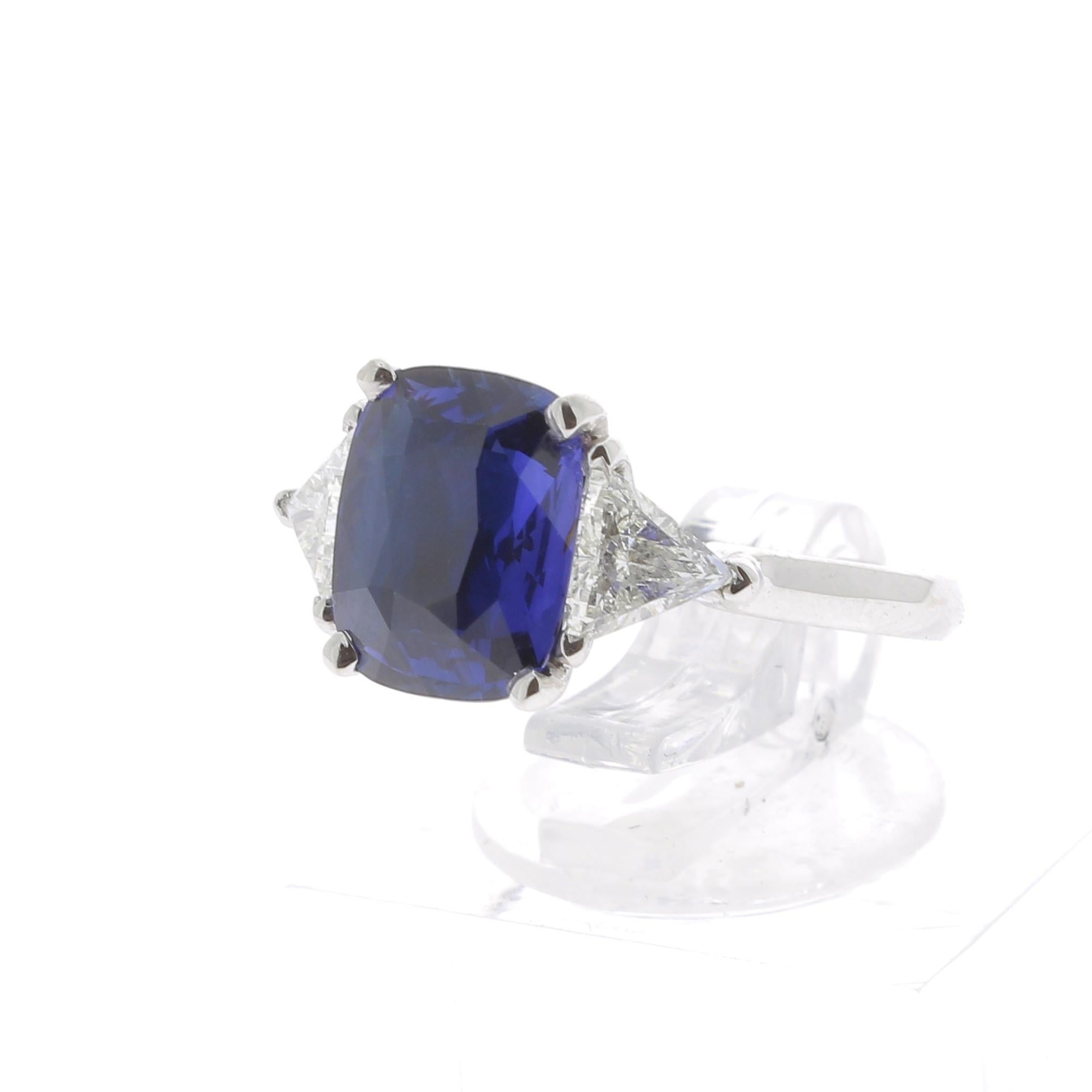 A Ceylon Sapphire Ring, flanked on each side by a single Triangle Diamond.
The total weight of the Ceylon  Sapphire ( or Sri Lanka Sapphire ) is 3.57 Carat.
The Diamonds Triangles weight is 0.76 Carat ( 2 Triangle-cut-diamonds).
The Sapphire is
