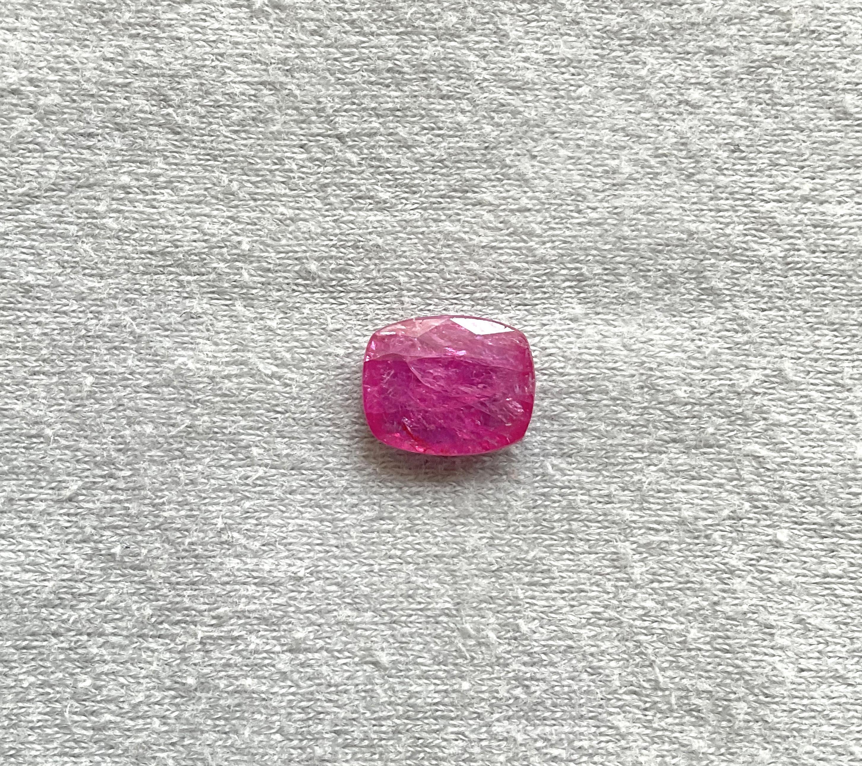 Rubí de Mozambique certificado de 3.58 quilates Piedra tallada facetada en cojín Sin calor Natural Art Decó