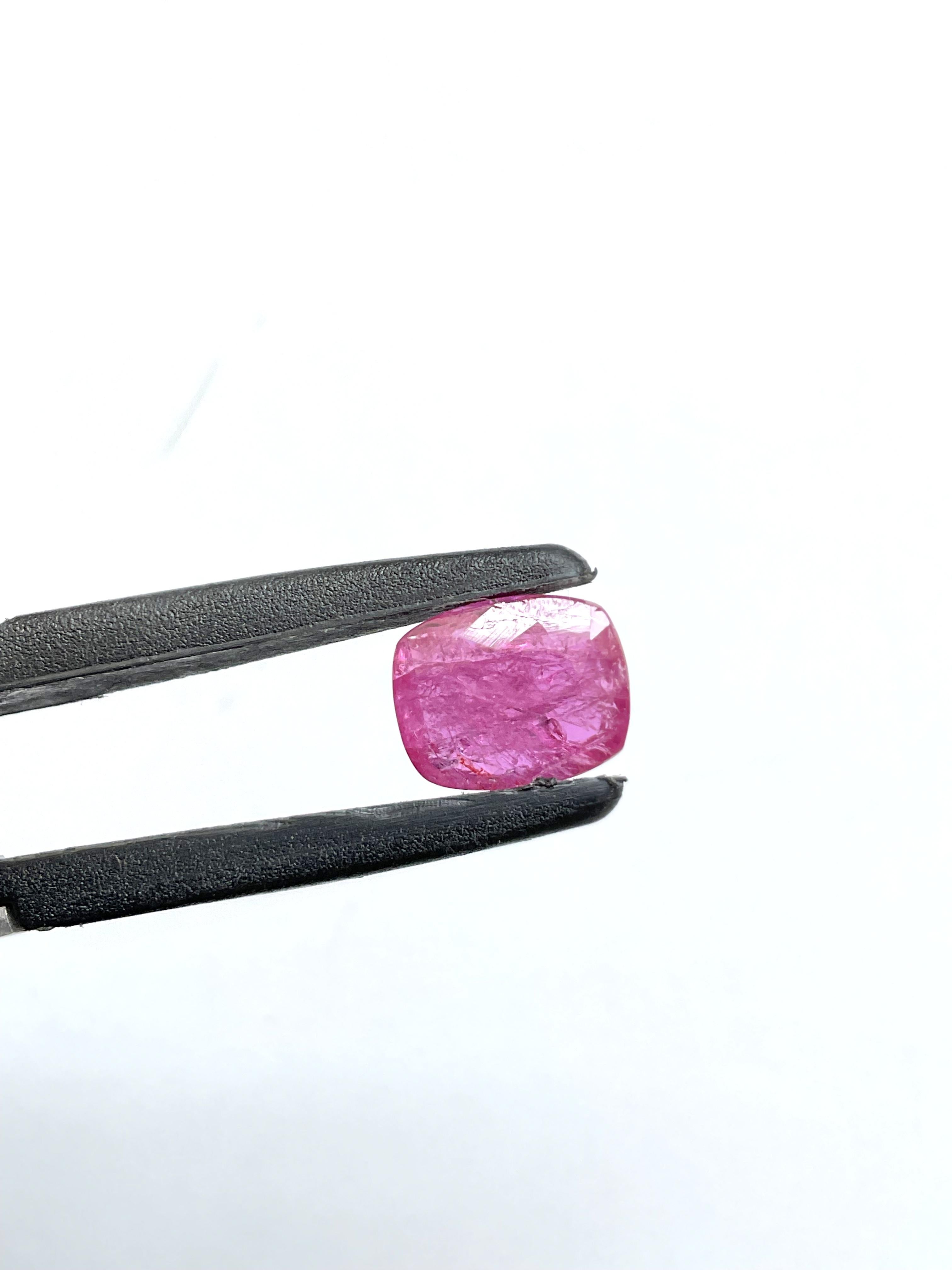 Femenino o masculino Rubí de Mozambique certificado de 3.58 quilates Piedra tallada facetada en cojín Sin calor Natural