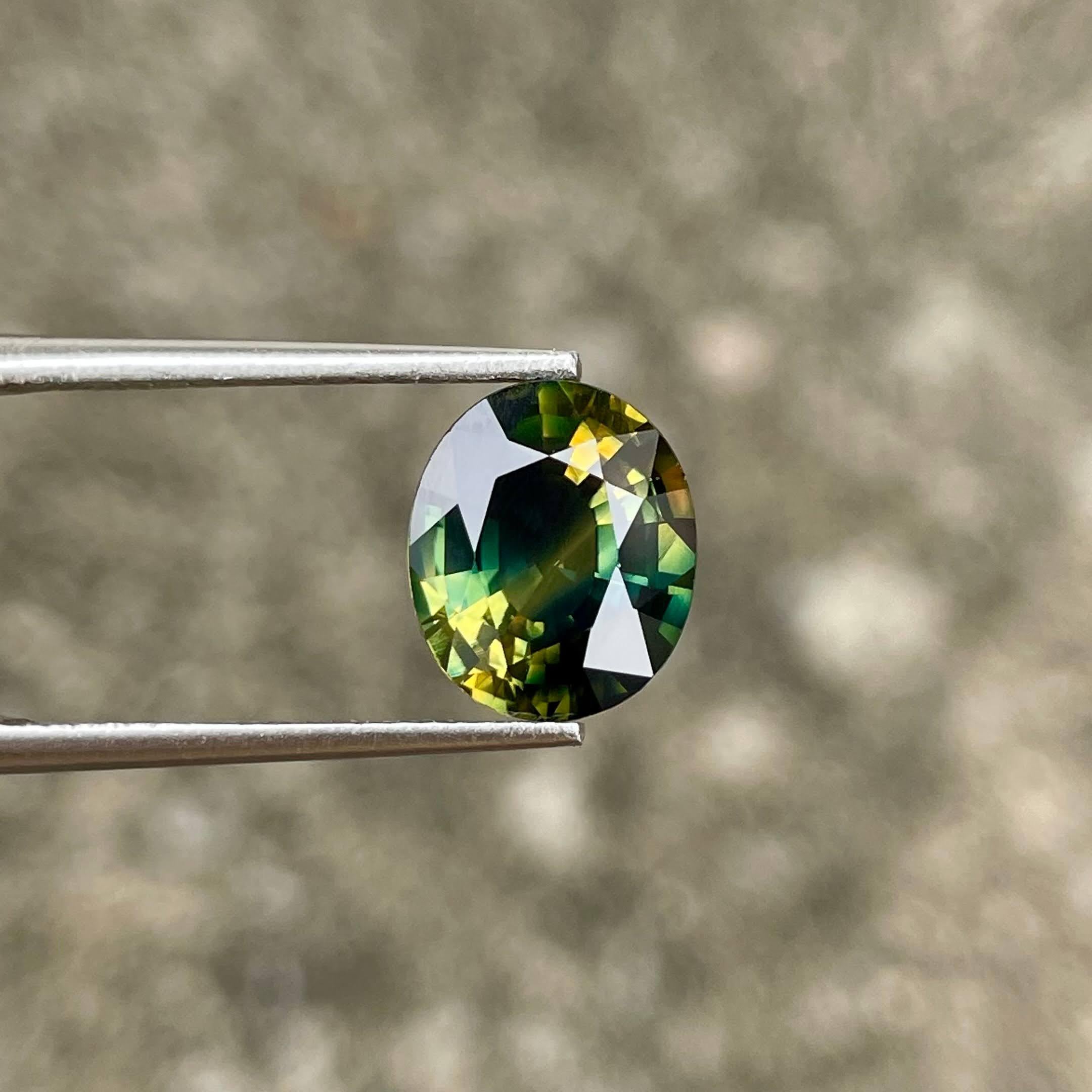 Modern Certified 3.59 carat Bicolor Parti Sapphire Stone Oval Cut Madagascar's Gemstone For Sale