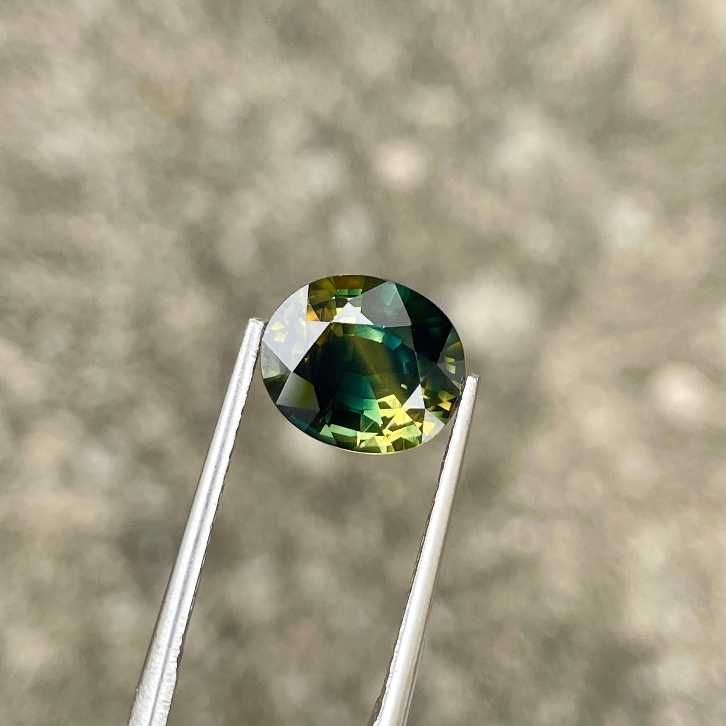 Certified 3.59 carat Bicolor Parti Sapphire Stone Oval Cut Madagascar's Gemstone For Sale 1