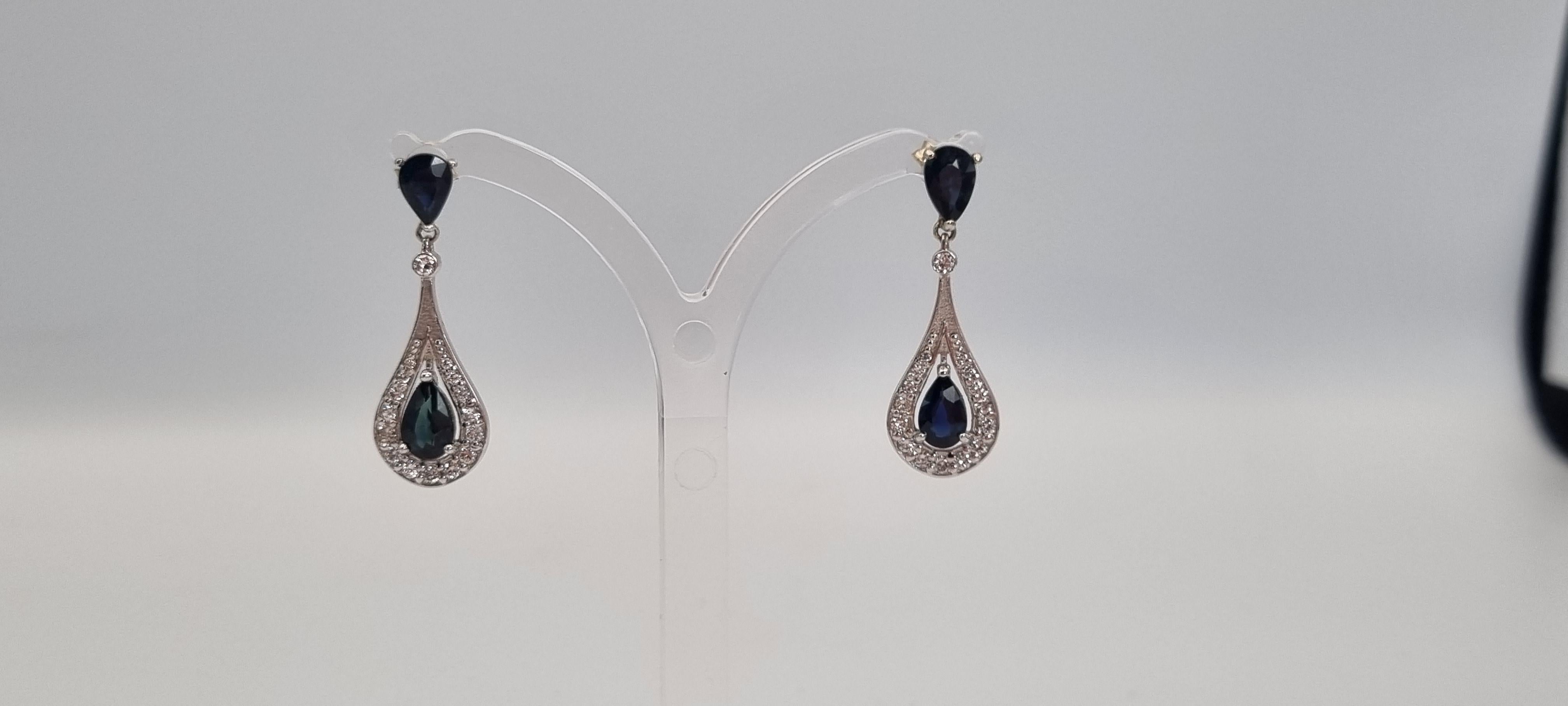 Certified 3, 65 Ct Natural Untreated Sapphires and Diamonds Drop Earrings In New Condition For Sale In București, B