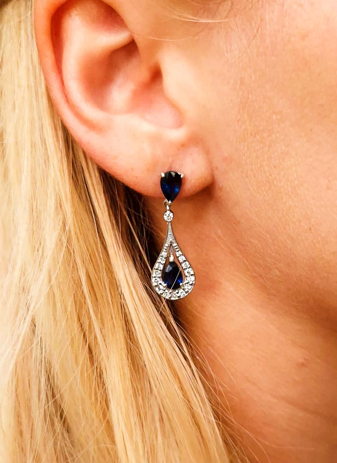 Boucles d'oreilles en goutte en saphirs naturels non traités et diamants certifiés 3,65 carats en vente 1
