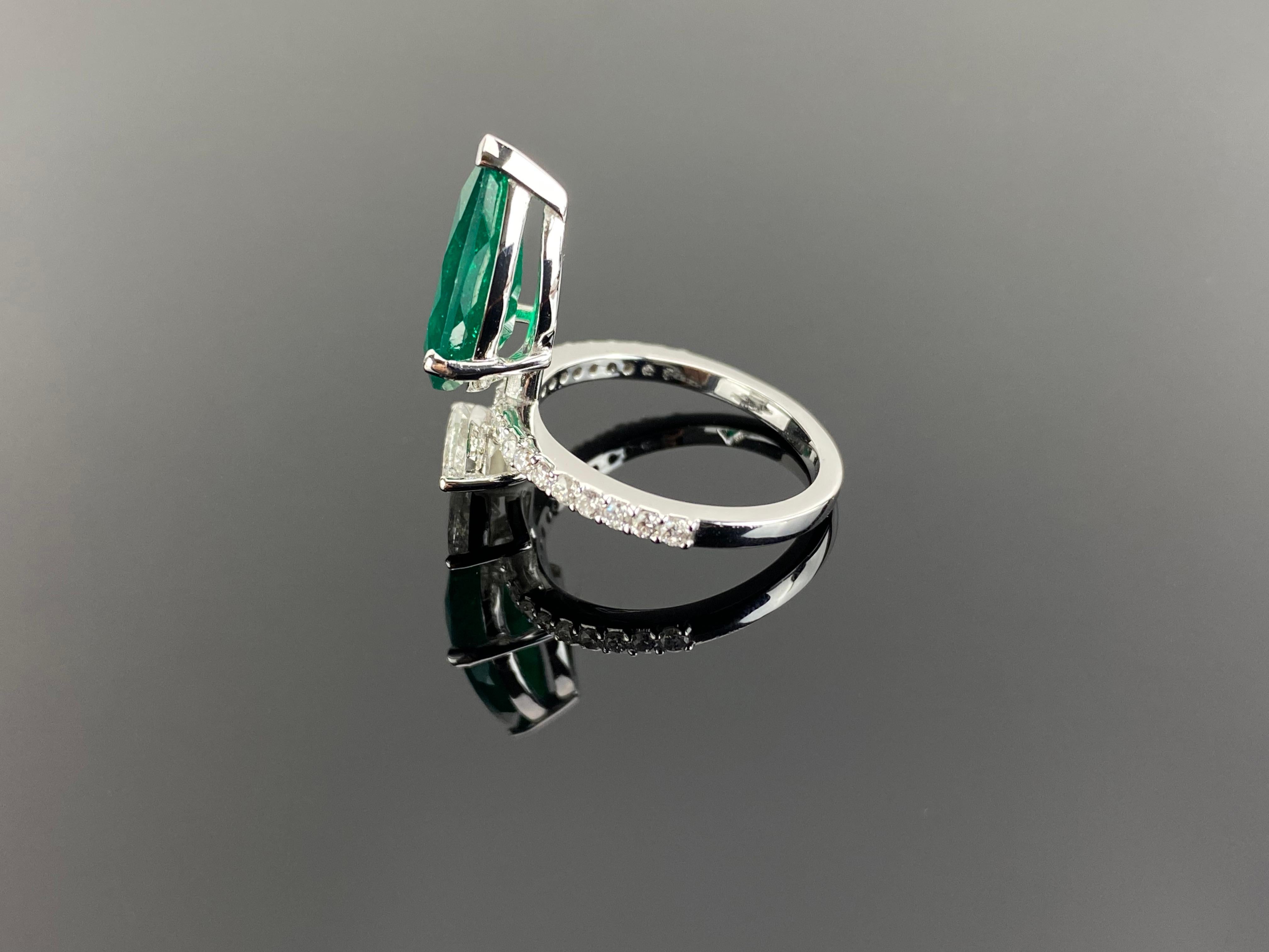 Women's Certified 3.66 Carat Pear Shape Emerald and Diamond Cocktail Ring For Sale