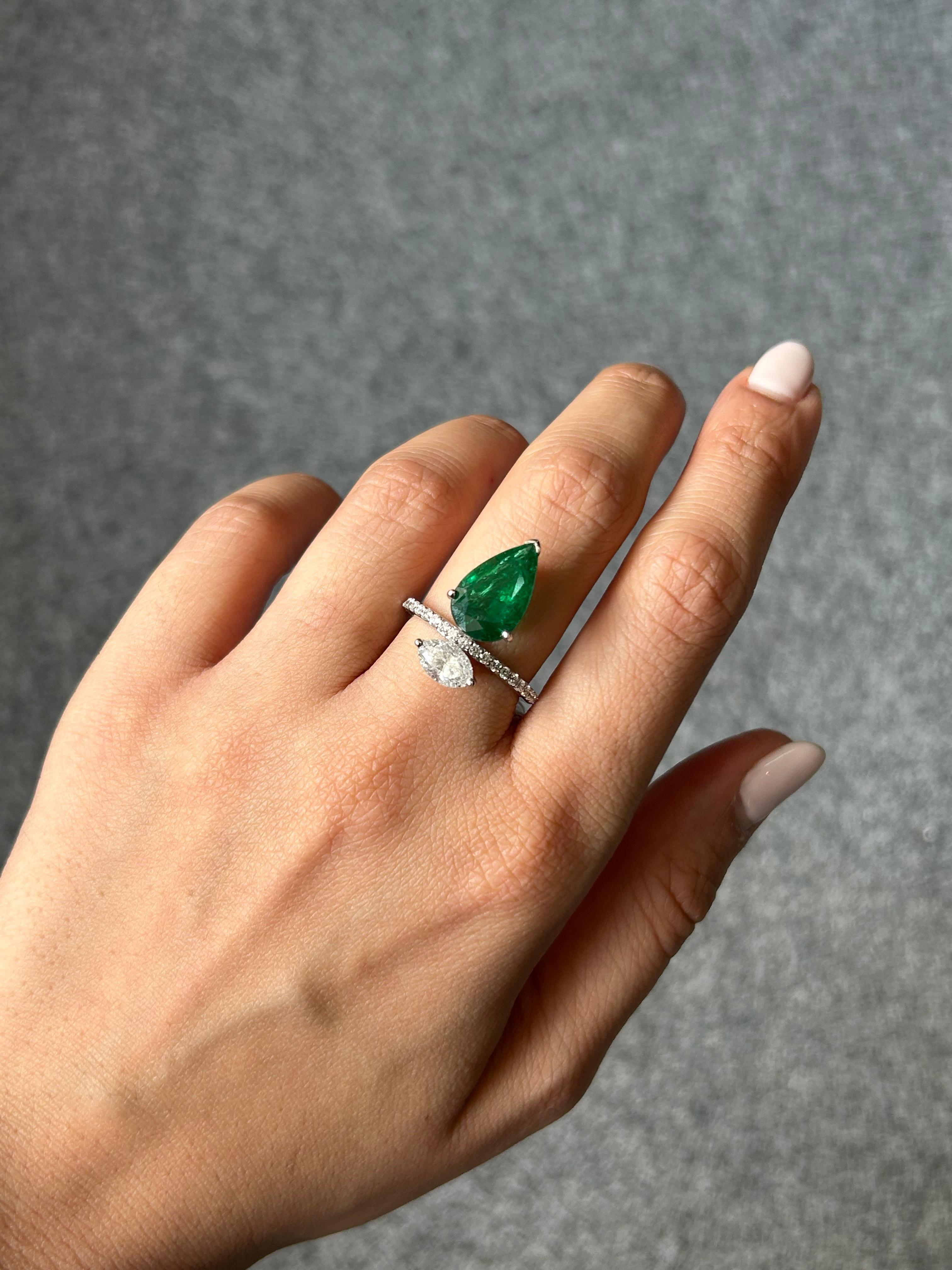 Certified 3.66 Carat Pear Shape Emerald and Diamond Cocktail Ring For Sale 3