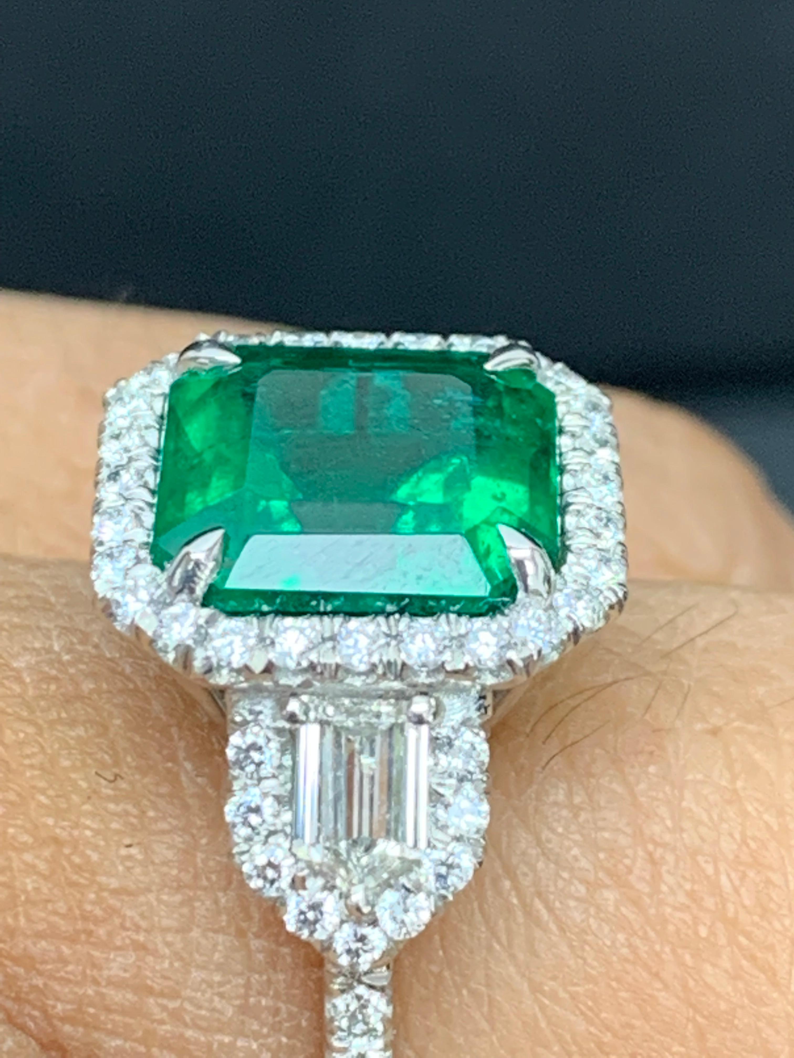 Certified 3.69 Carat Emerald and Diamond Three Stone Engagement ring in platinum In New Condition For Sale In NEW YORK, NY