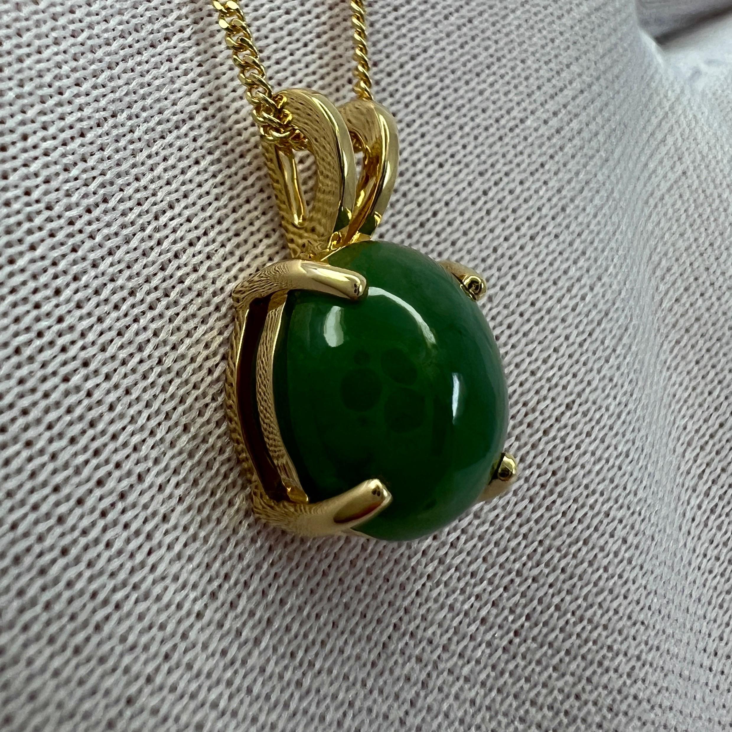Certified 3.70 Carat Jadeite A-Grade Jade Fine Green Untreated 18k Gold Pendant For Sale 1