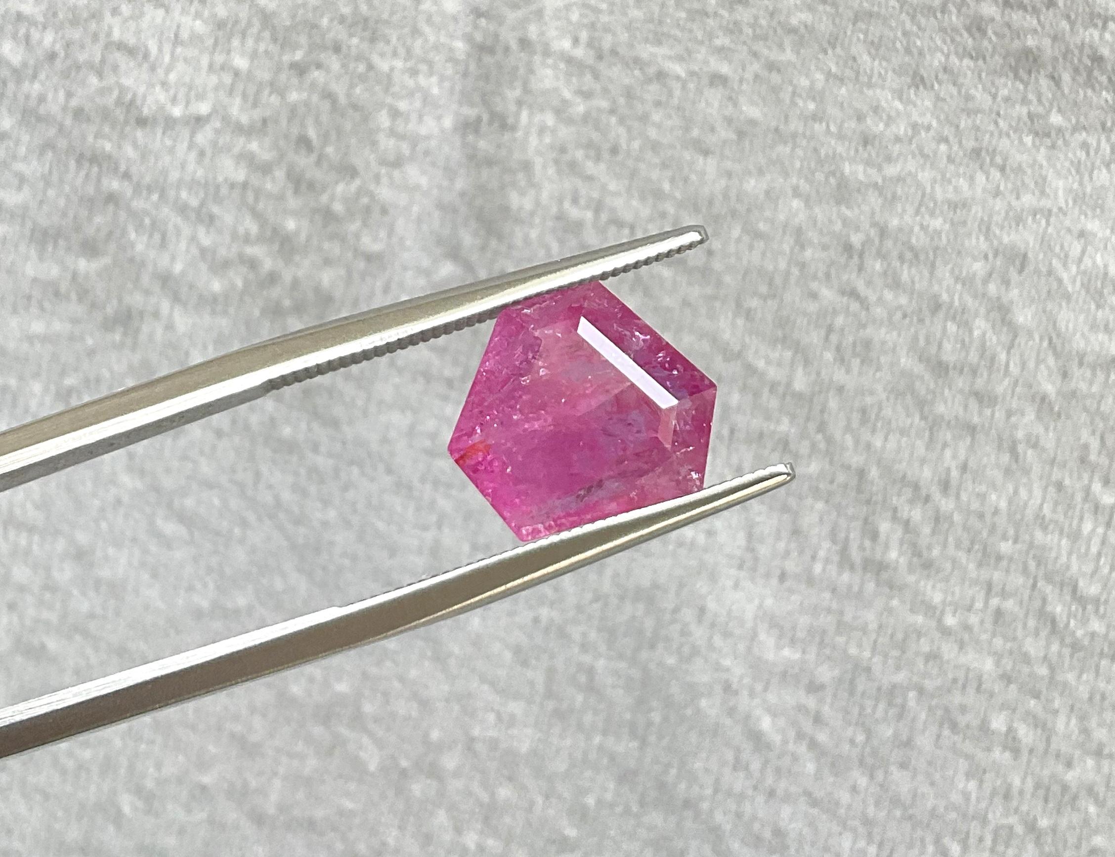 Zertifiziert 3,72 Karat Mosambik Rubin Fancy Facettiert Schliffstein Keine Hitze Natürlicher Edelstein im Zustand „Neu“ im Angebot in Jaipur, RJ