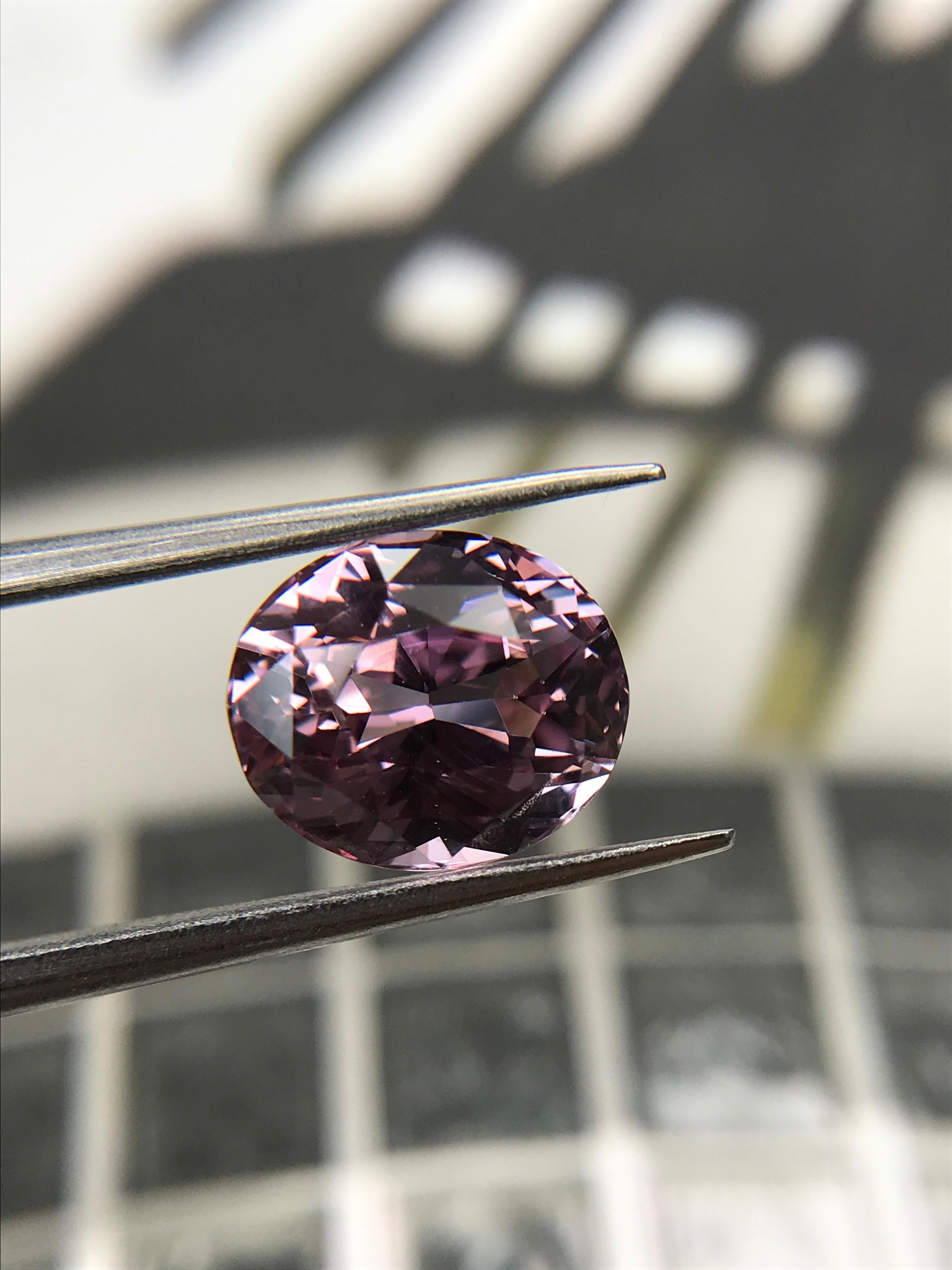 3.75 Carat Natural, Purple Oval Sapphire  In New Condition For Sale In London, GB