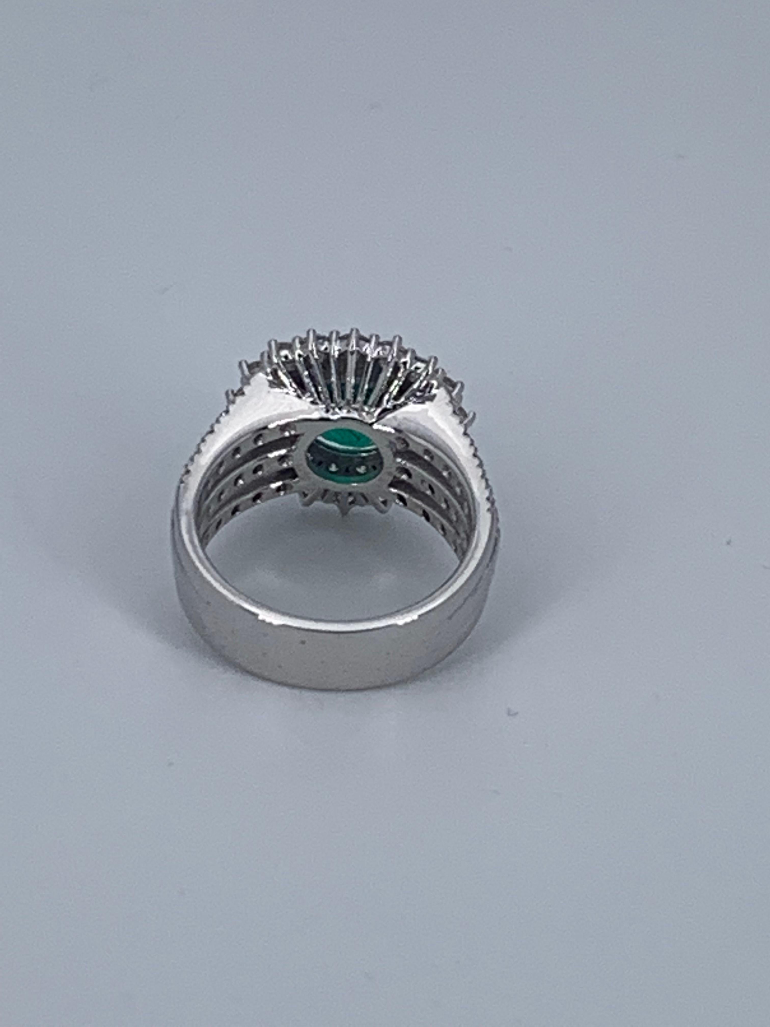 Contemporary 3.82 Carat Colombian Emerald Halo Diamond Cocktail Ring In New Condition For Sale In Florence, IT