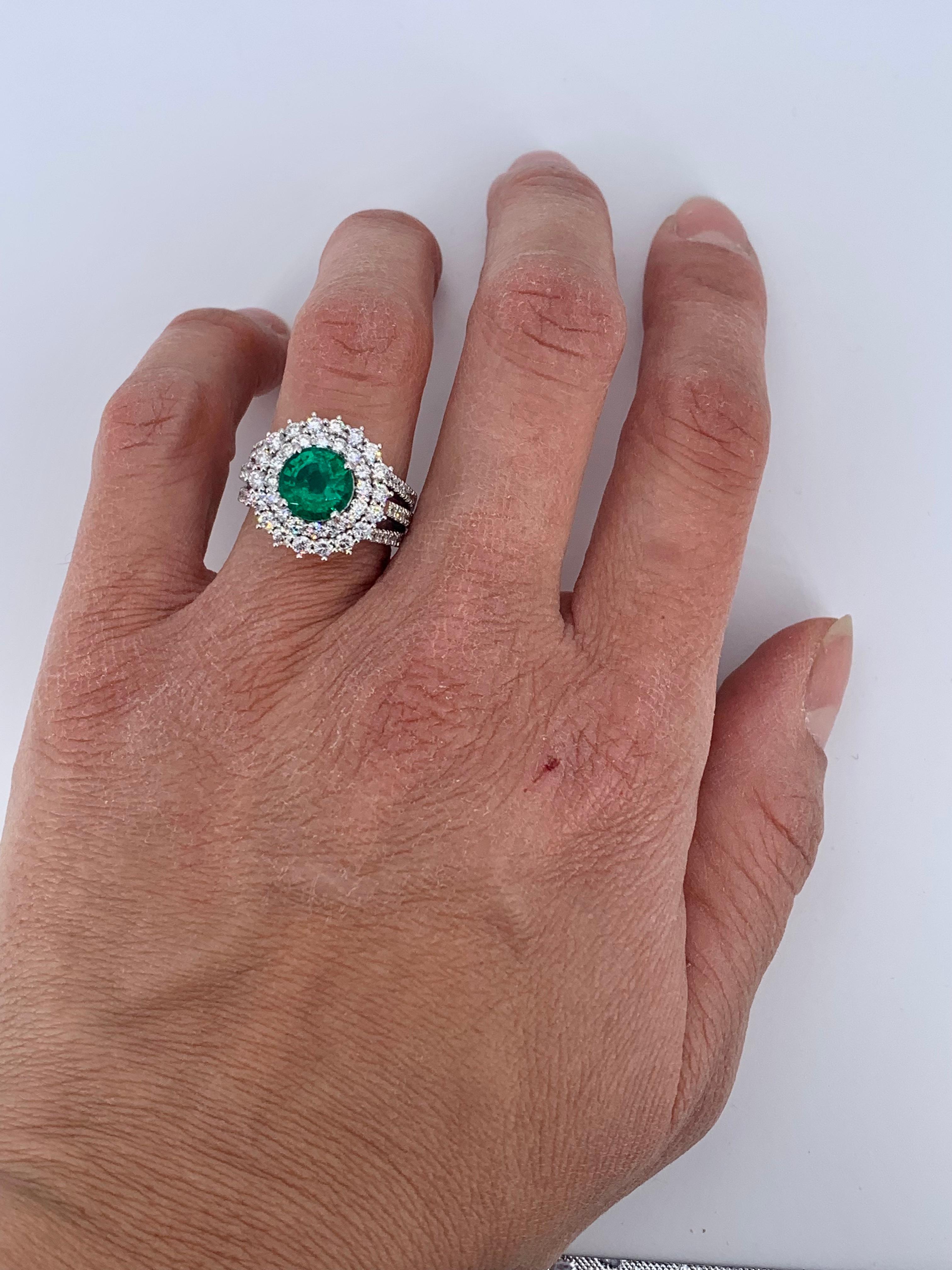Contemporary 3.82 Carat Colombian Emerald Halo Diamond Cocktail Ring For Sale 2