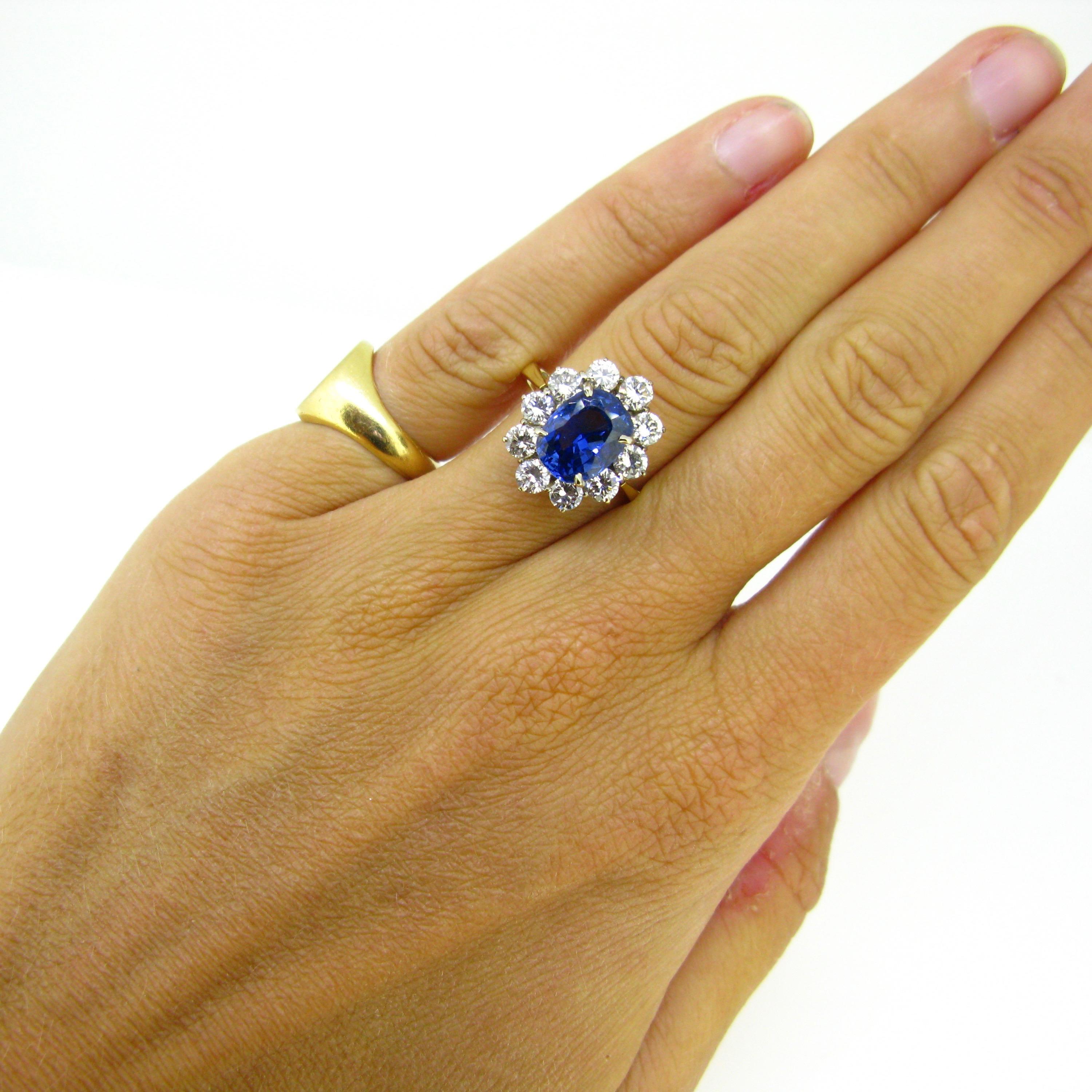 Certified 3.84 Carat Sapphire Diamonds Cluster Wedding Ring For Sale 1