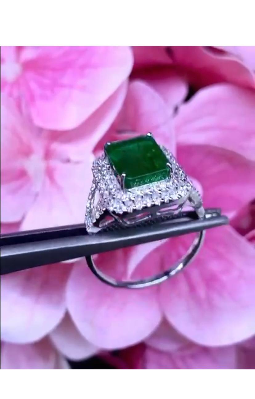 AIG certified 3.90 Carats Zambian Emeralds  Diamonds 18k Gold Ring  For Sale 1