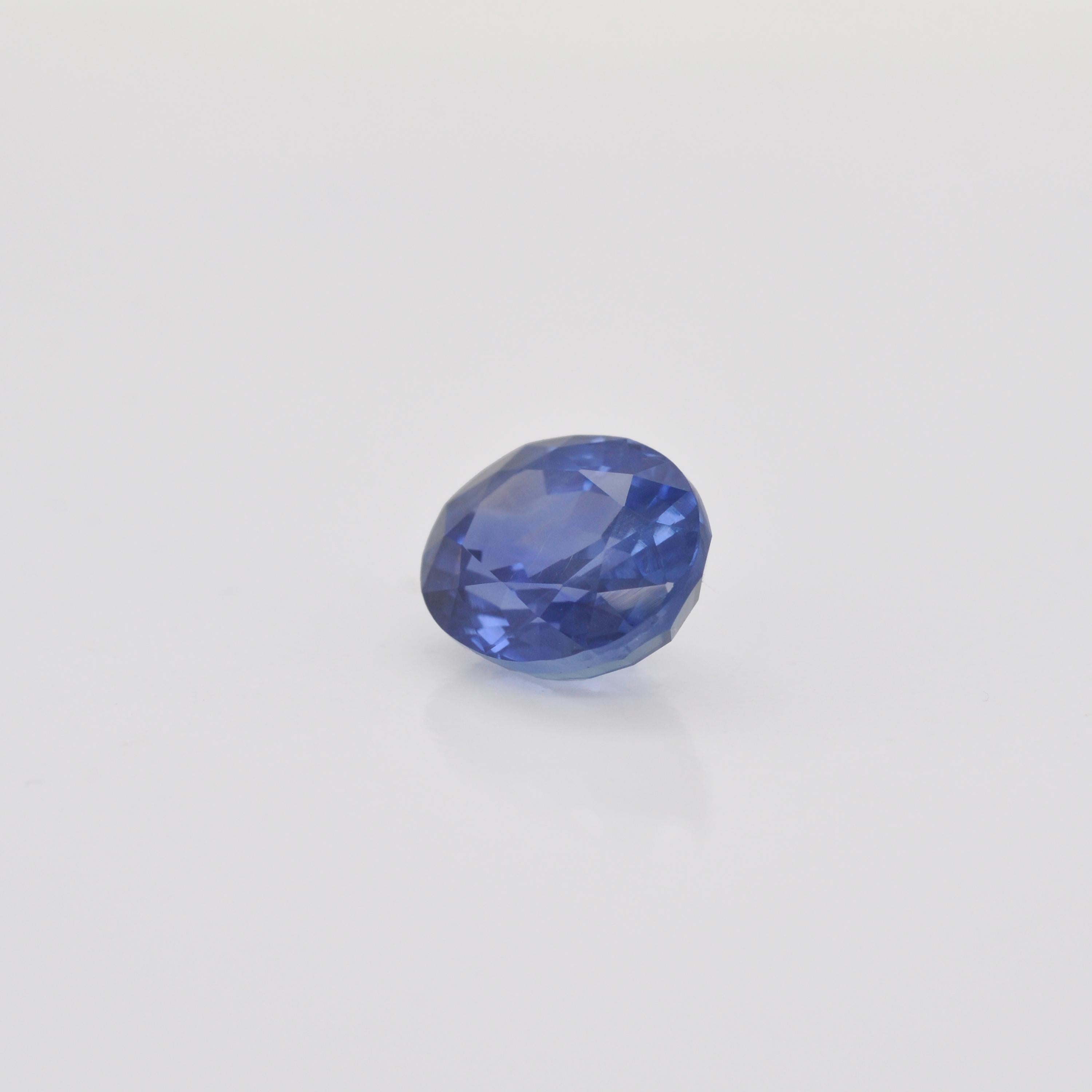 Contemporary Certified 3.85 Carat Ceylon Sri Lanka Oval Blue Sapphire For Sale