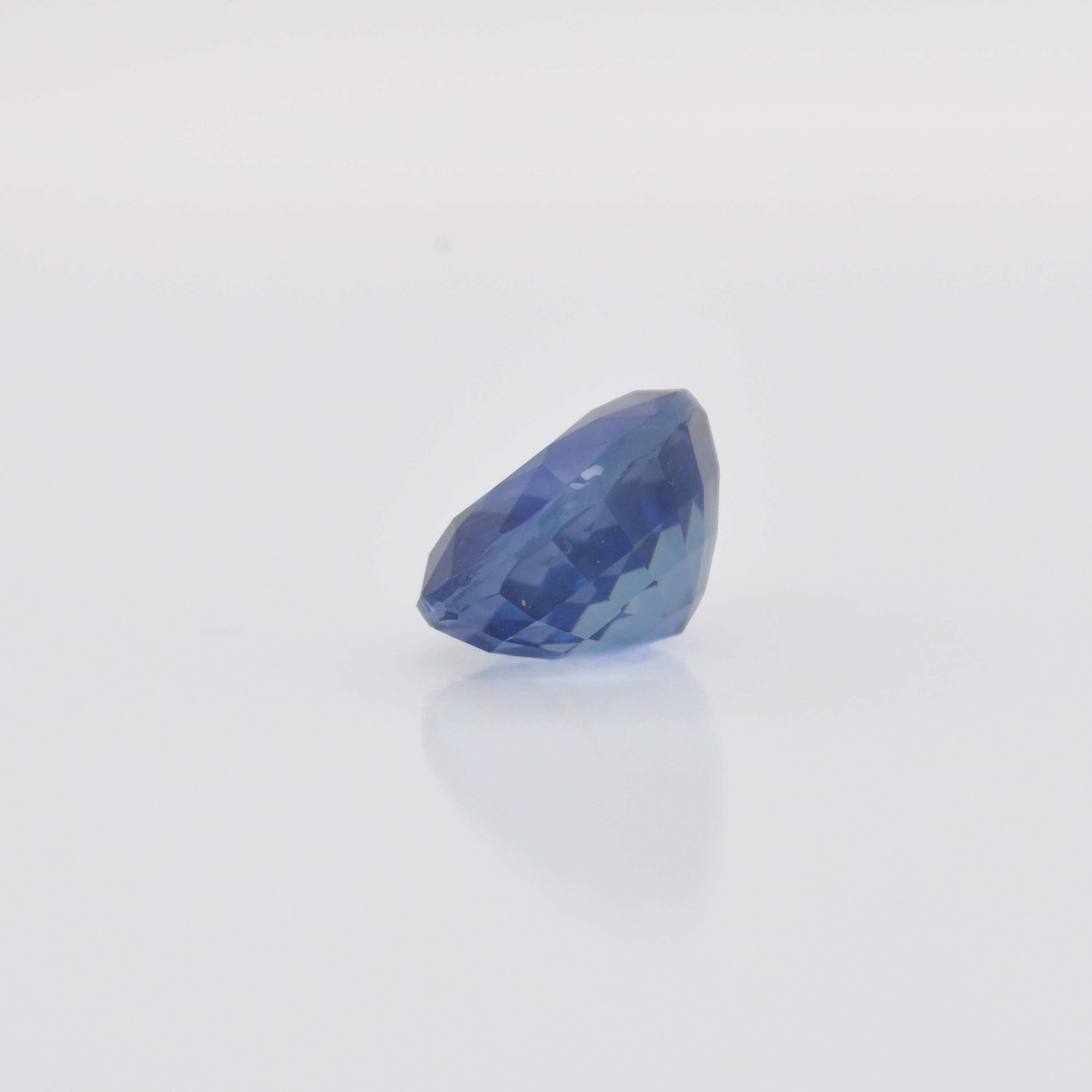 Certified 3.85 Carat Ceylon Sri Lanka Oval Blue Sapphire In New Condition For Sale In Jaipur, Rajasthan