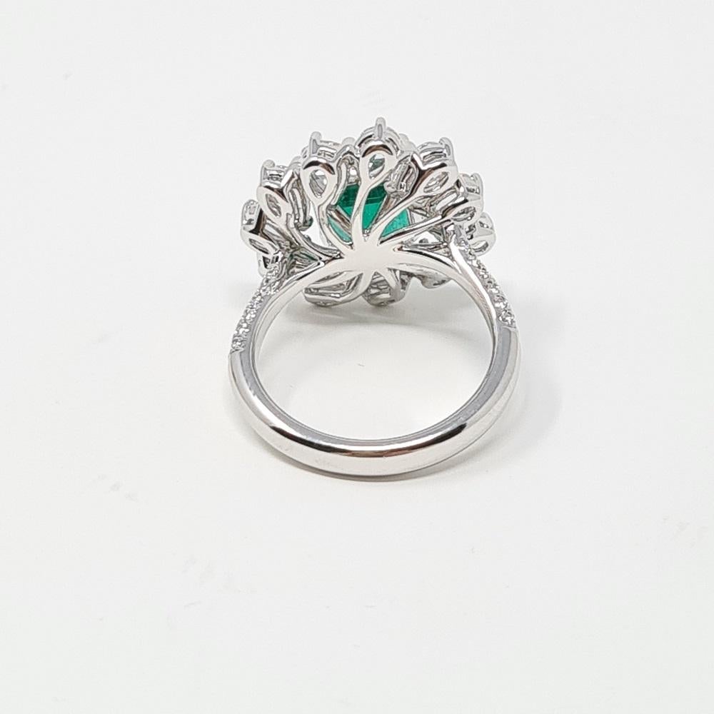 Certified 3.86 Ct Emerald 1.97 Ct Diamonds 18kt White Gold Engagement Ring For Sale 3