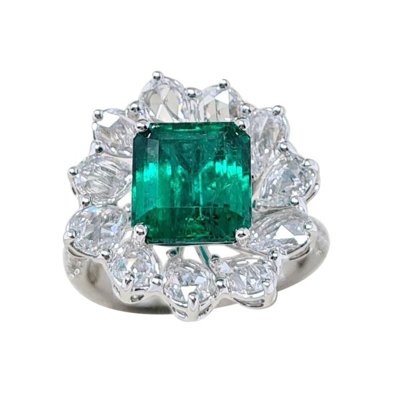 Certified 3.86 Ct Emerald 1.97 Ct Diamonds 18kt White Gold Engagement Ring For Sale