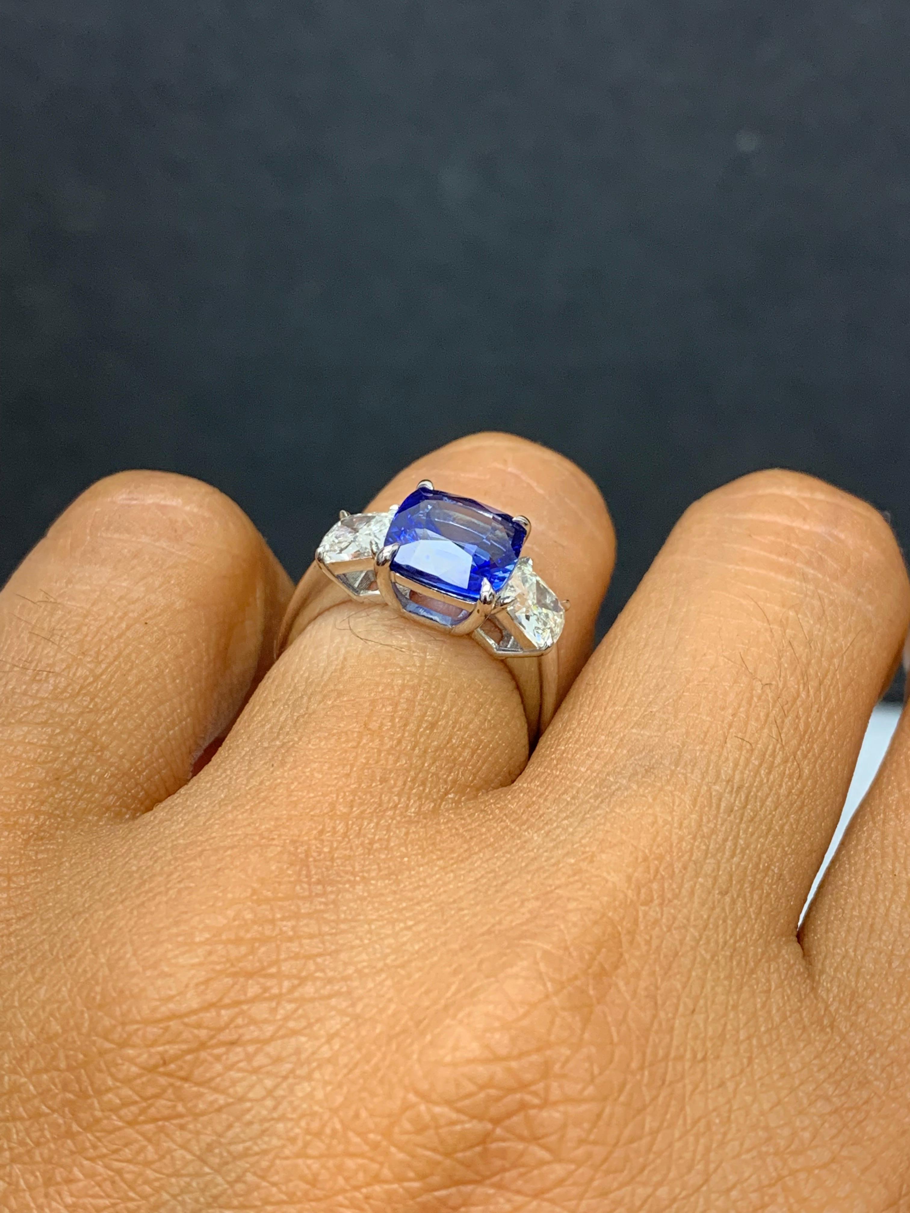 Bague de fiançailles en platine avec saphir coussin certifié de 3,91 carats en vente 4