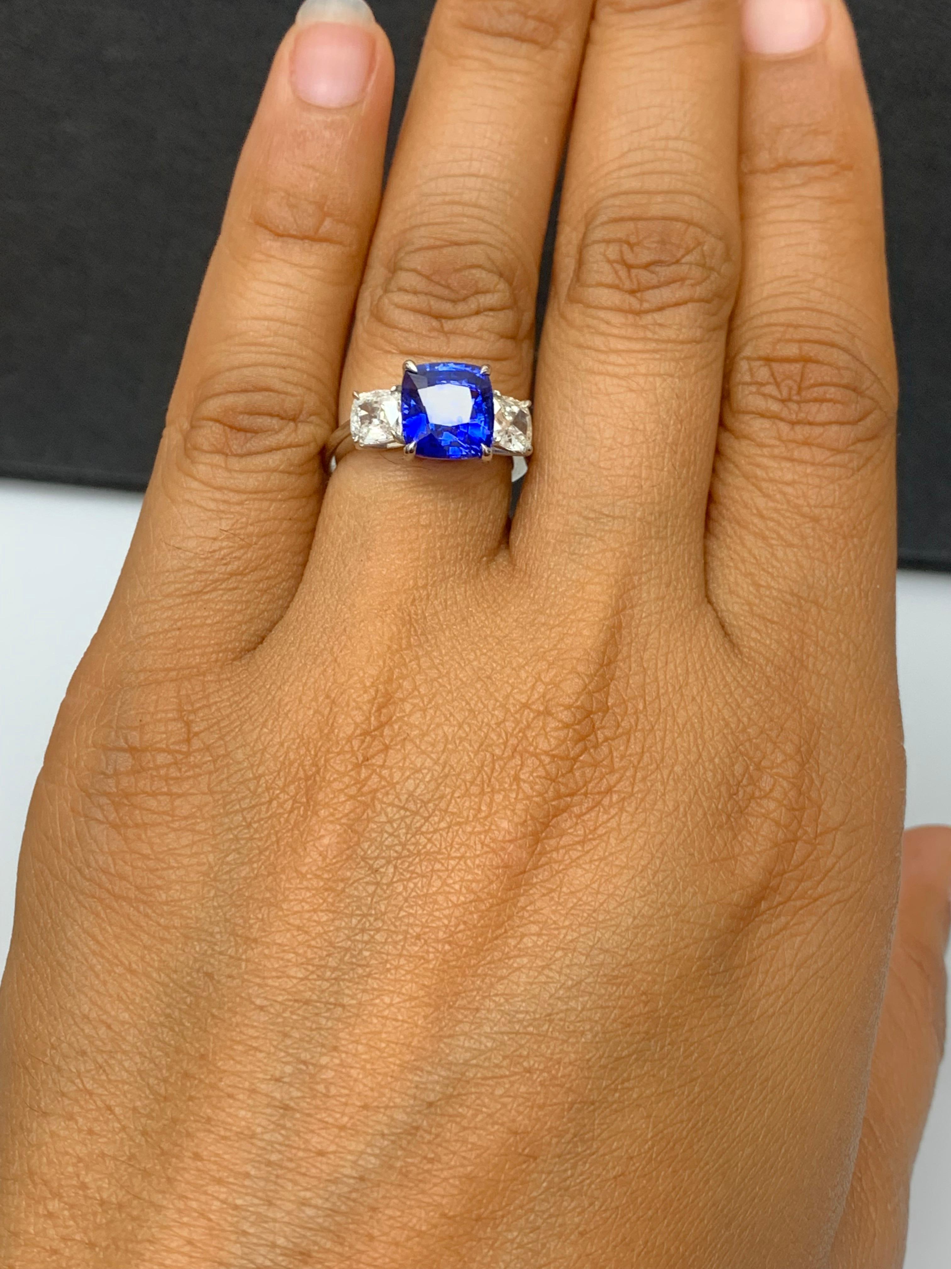 Bague de fiançailles en platine avec saphir coussin certifié de 3,91 carats en vente 8