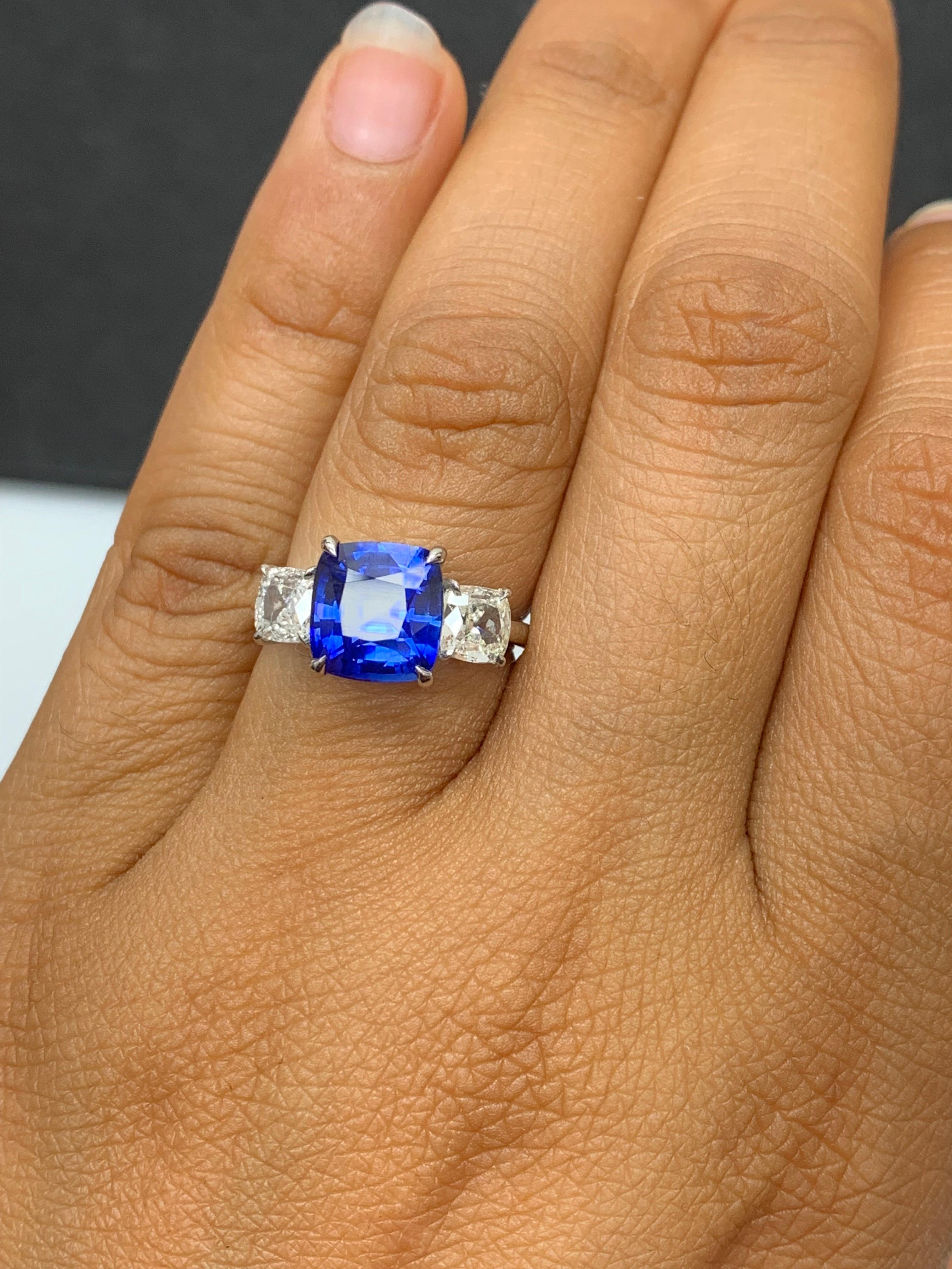 Bague de fiançailles en platine avec saphir coussin certifié de 3,91 carats en vente 11