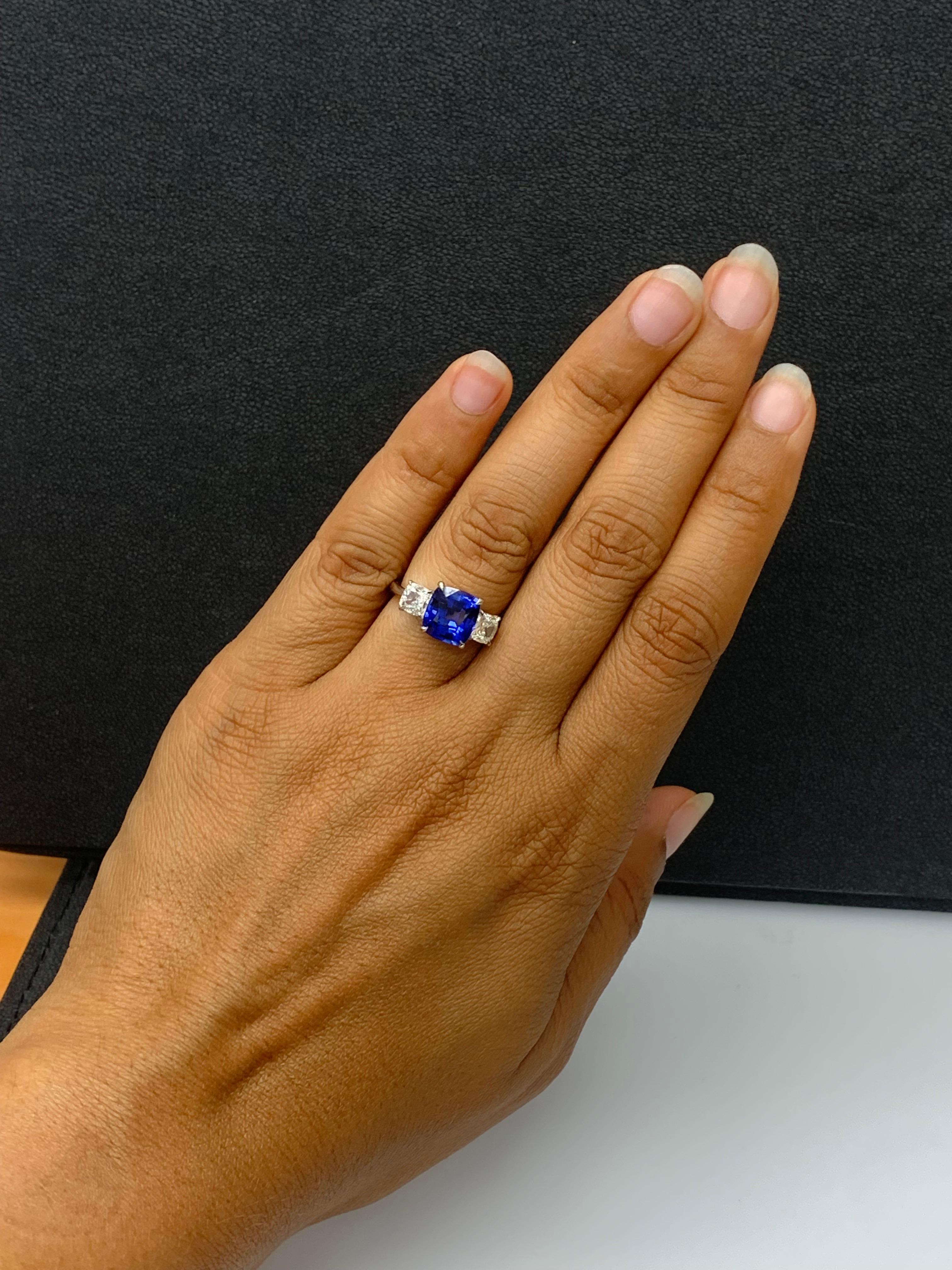 Bague de fiançailles en platine avec saphir coussin certifié de 3,91 carats en vente 12