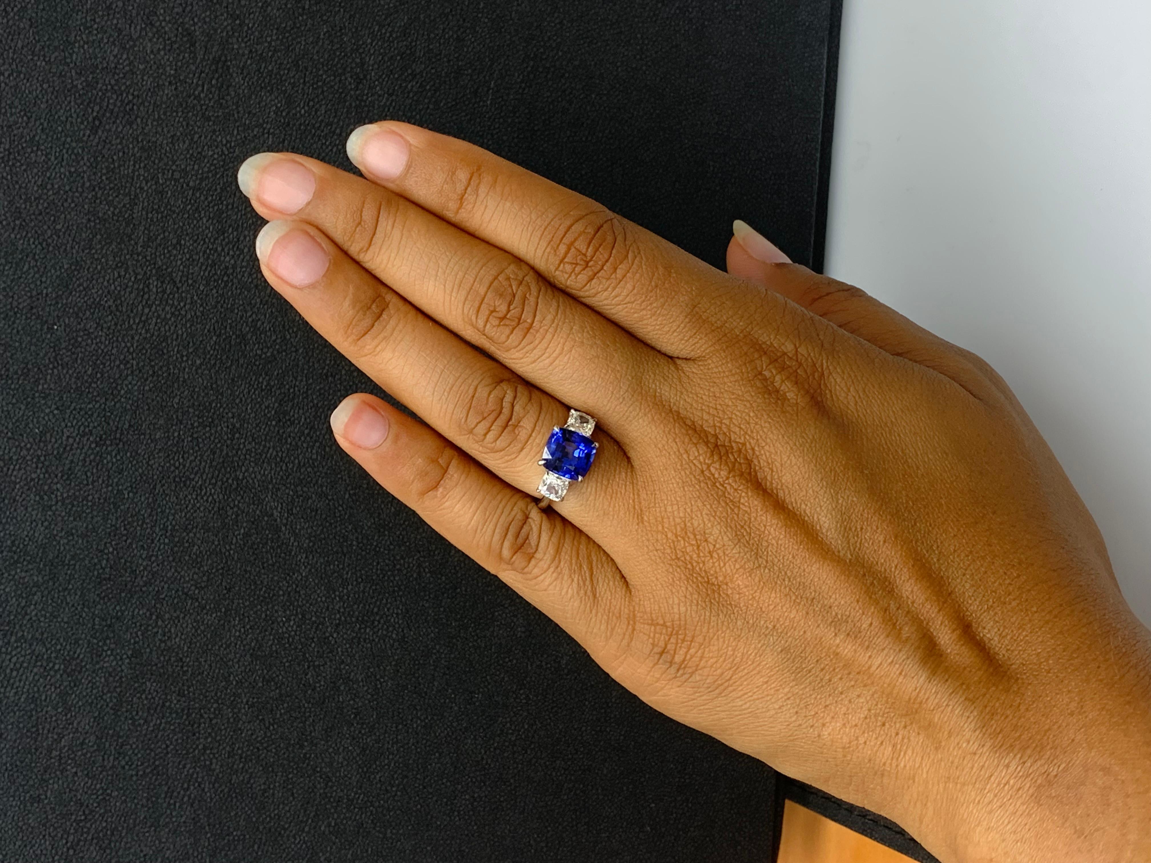 Bague de fiançailles en platine avec saphir coussin certifié de 3,91 carats en vente 13