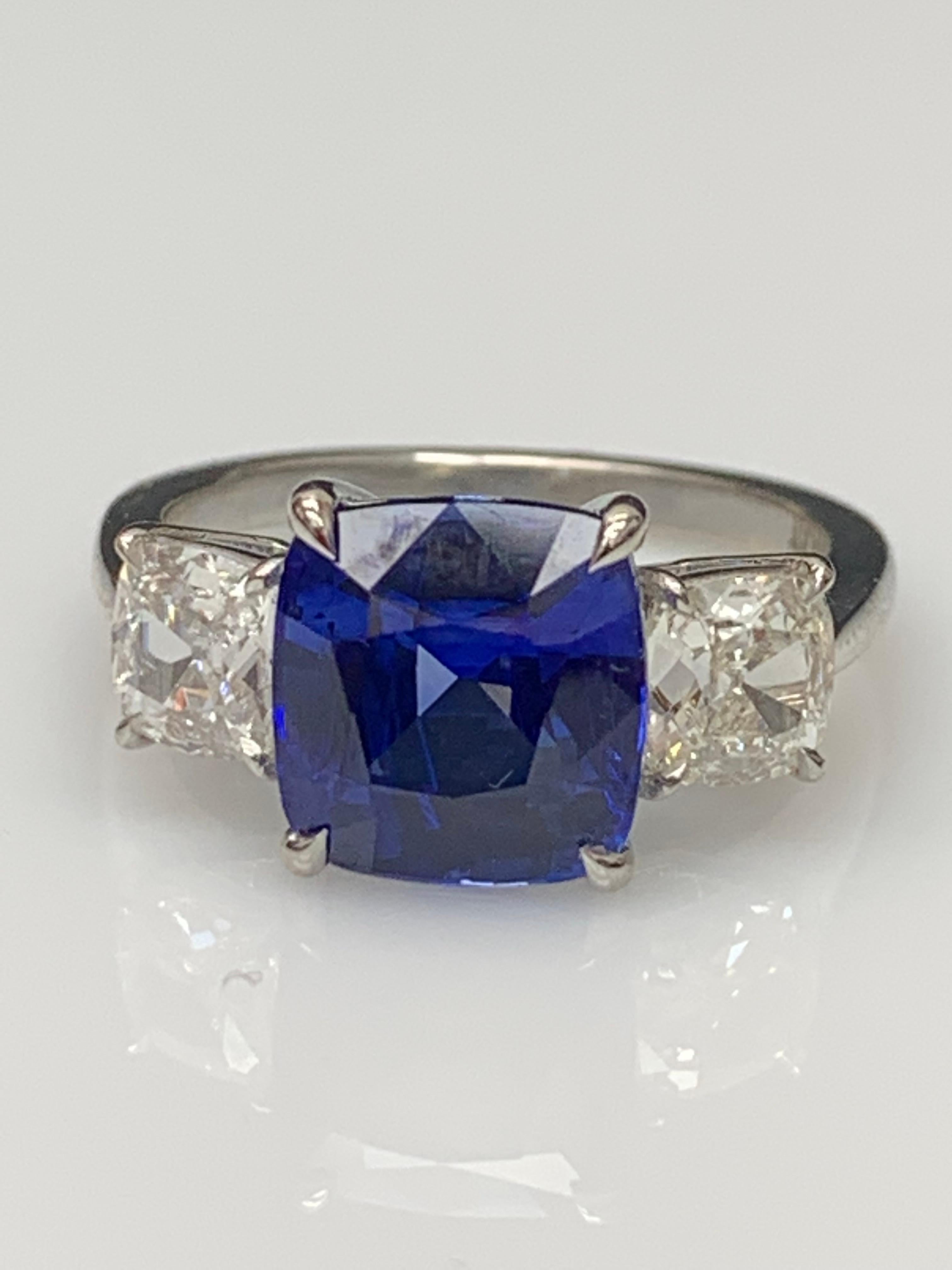 Bague de fiançailles en platine avec saphir coussin certifié de 3,91 carats Pour femmes en vente